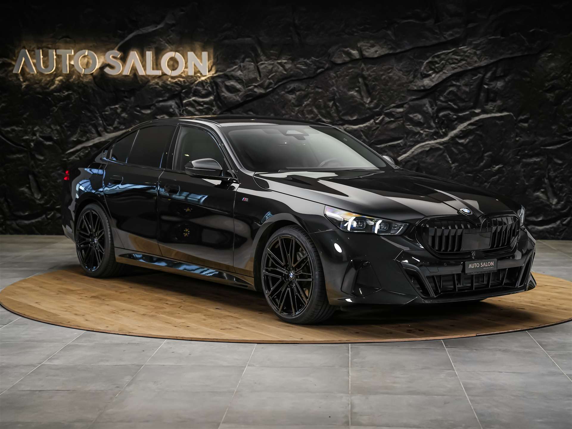 BMW 520i M Sport Steptronic *ALL BLACK*21" Felgen*Werksgarantie*-image-6