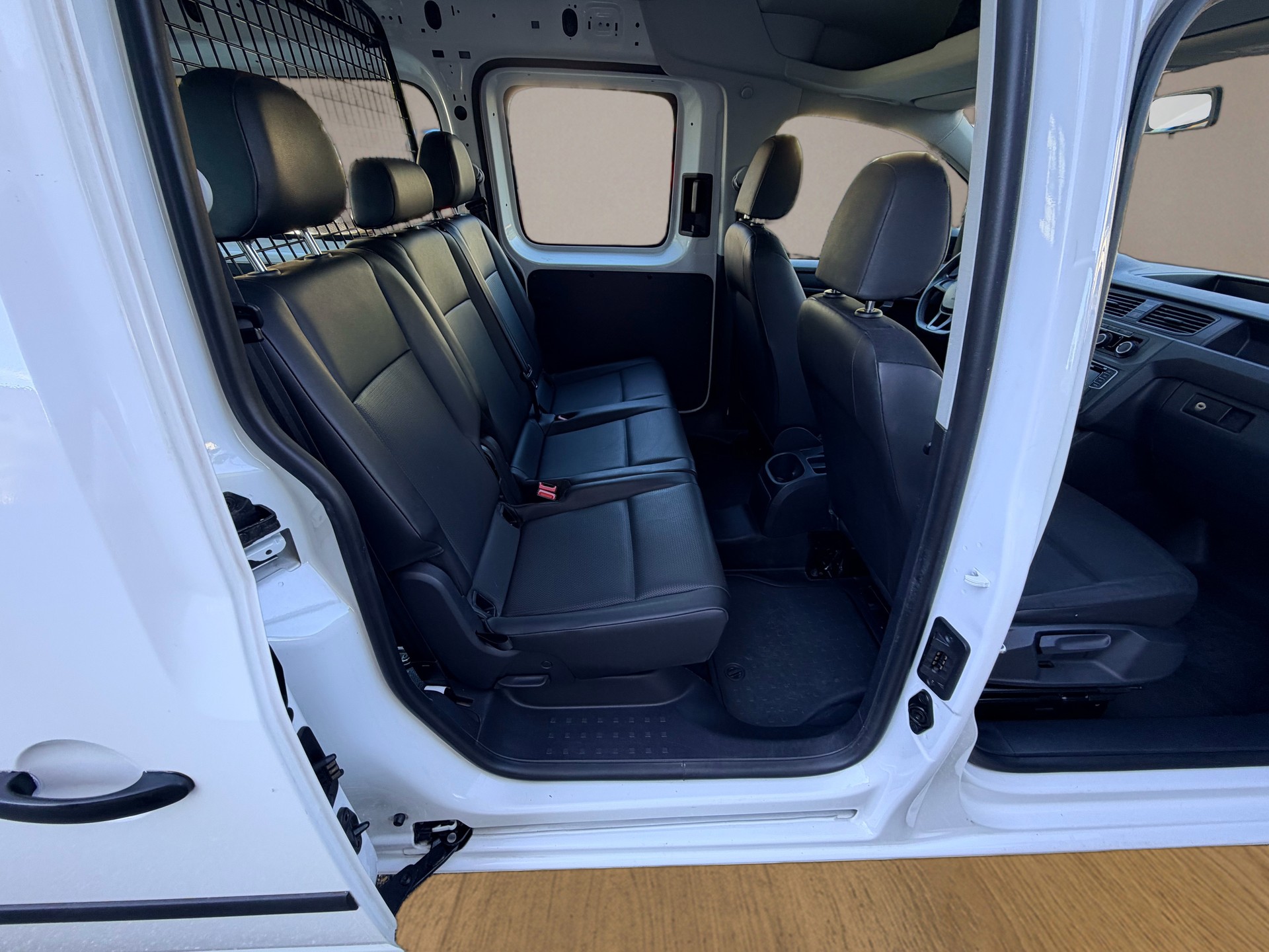 VW Caddy Maxi 1.4TSI BlueMotion Technology-image-10