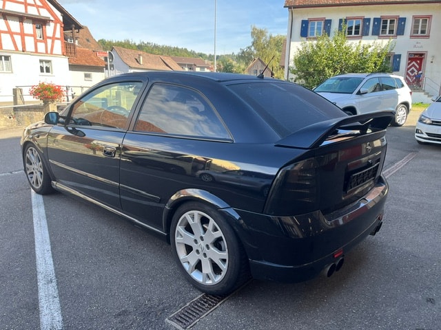 OPEL Astra 2.0i 16V Turbo OPC-showroom-element-3