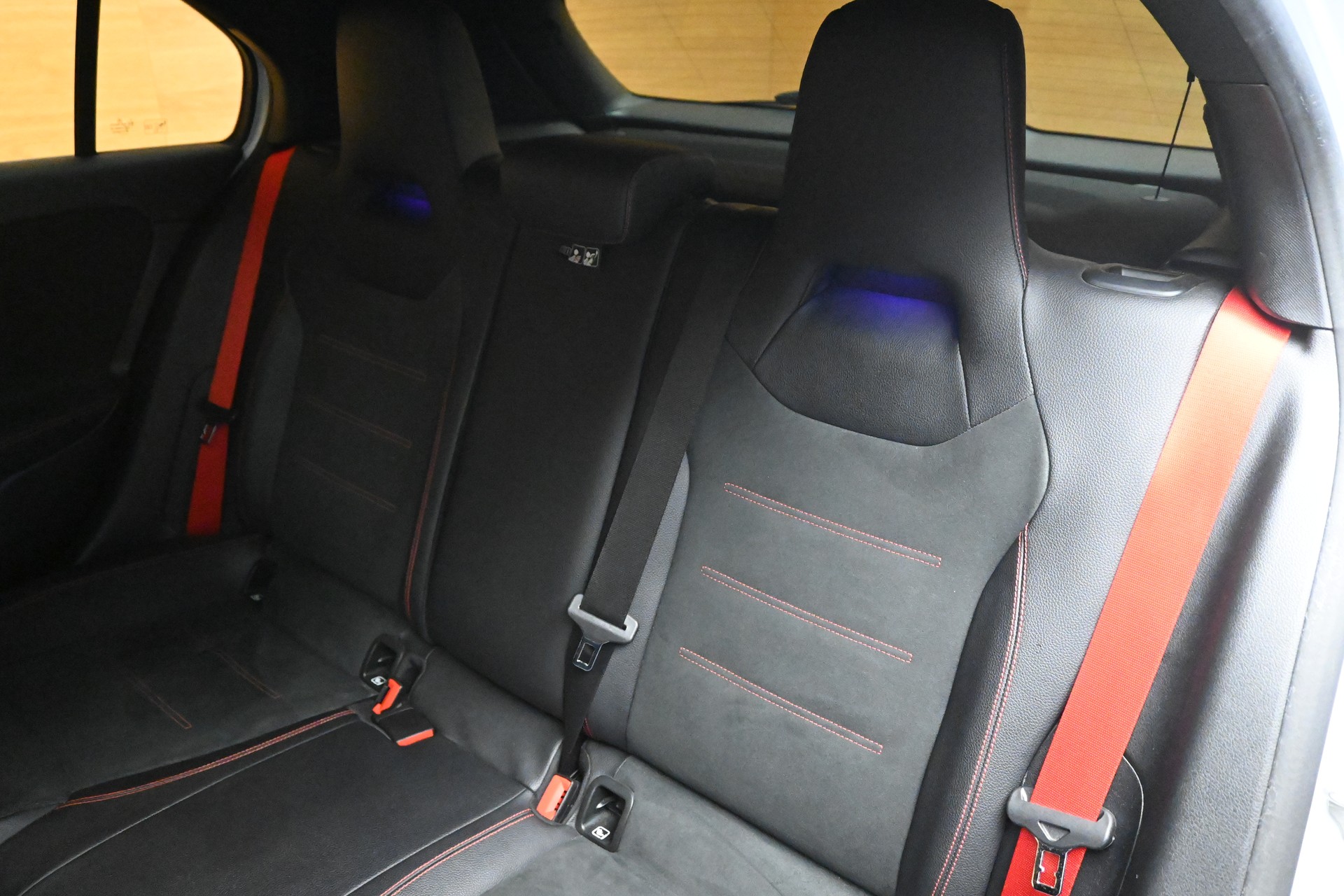 MERCEDES-BENZ A 35 AMG 4Matic Speedshift*AMG Performance-Sitze*-image-6