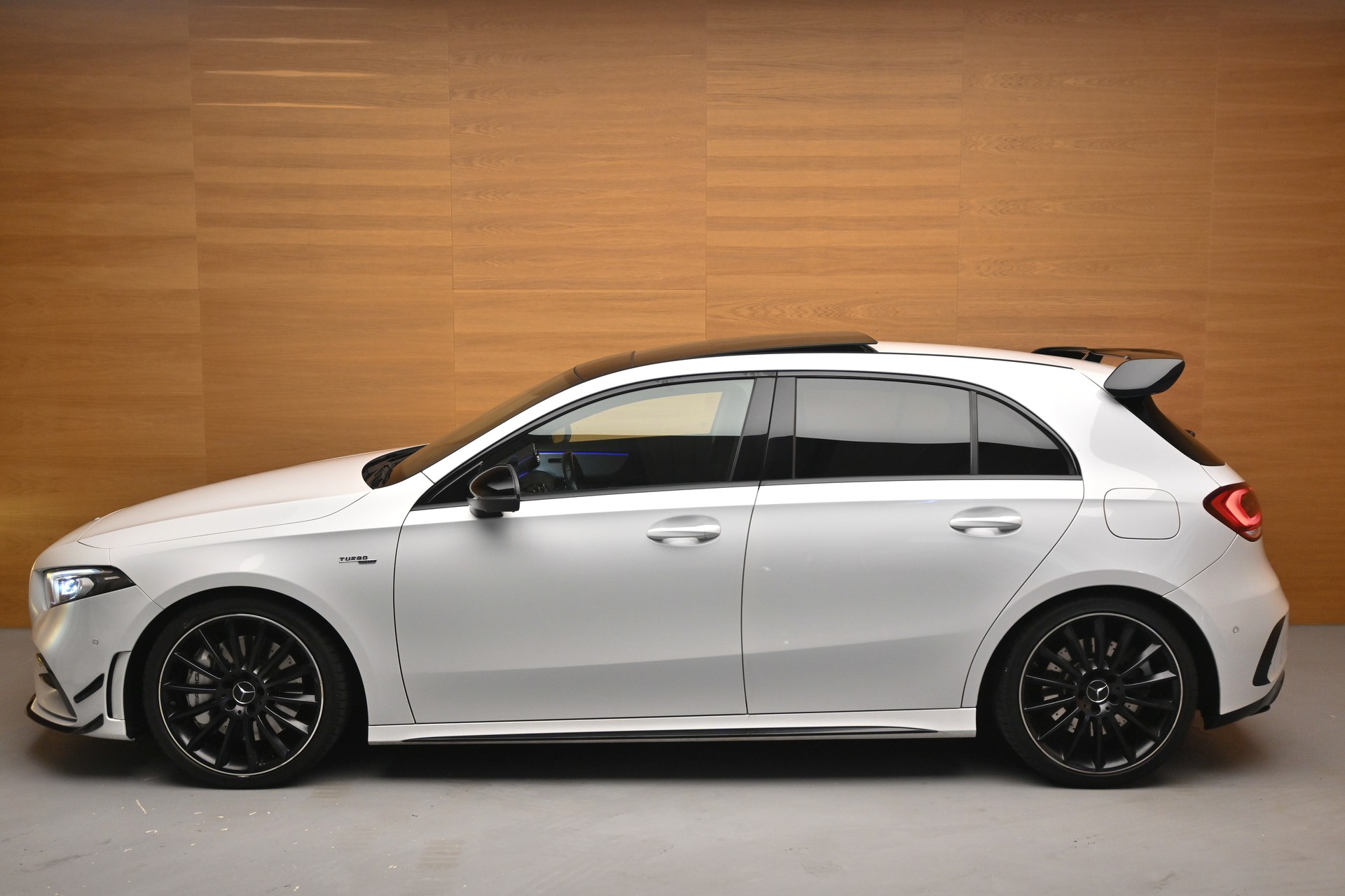 MERCEDES-BENZ A 35 AMG 4Matic Speedshift*AMG Performance-Sitze*-showroom-element-3