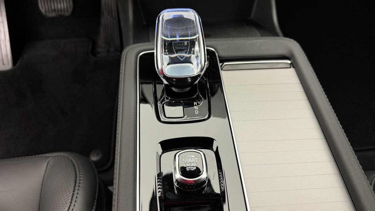 VOLVO XC90 T8 AWD PluginHybrid Black Edition Geartronic-image-10