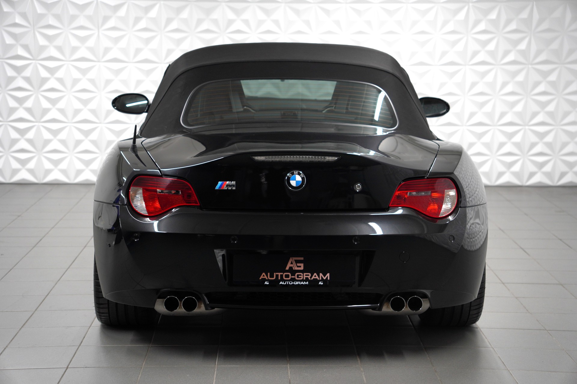 BMW Z4 M Roadster-showroom-element-3