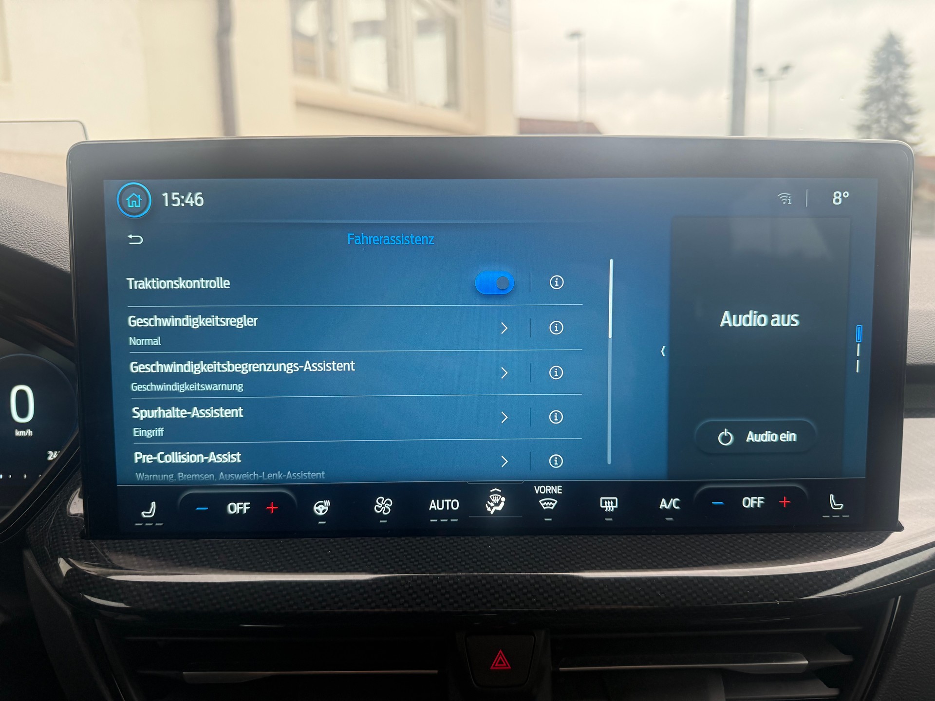 FORD Focus Station Wagon 1.0i EcoB Hybrid 155 ST-Line X-image-18