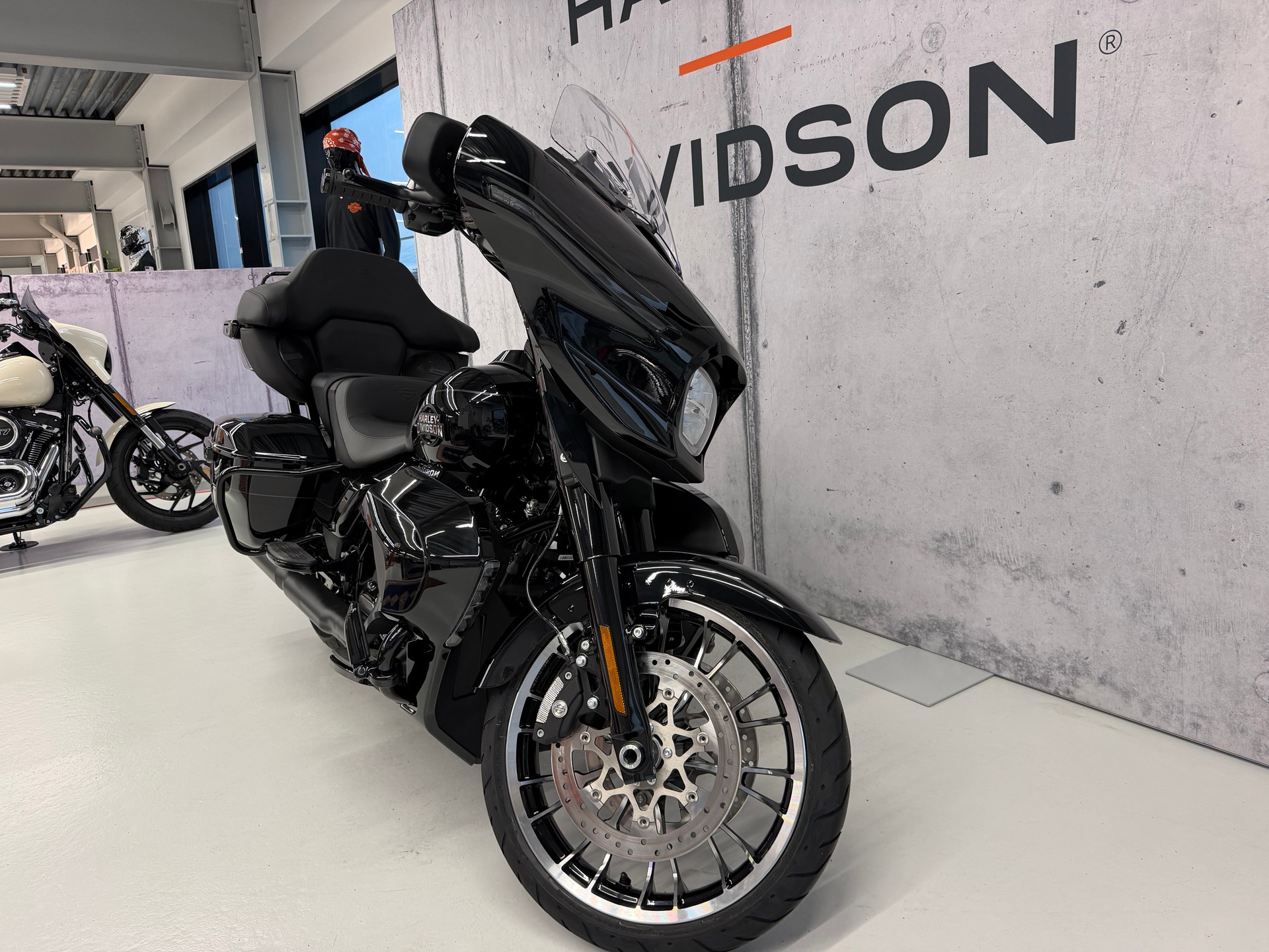 HARLEY-DAVIDSON FLHX Street Glide 117 Limited-image-1