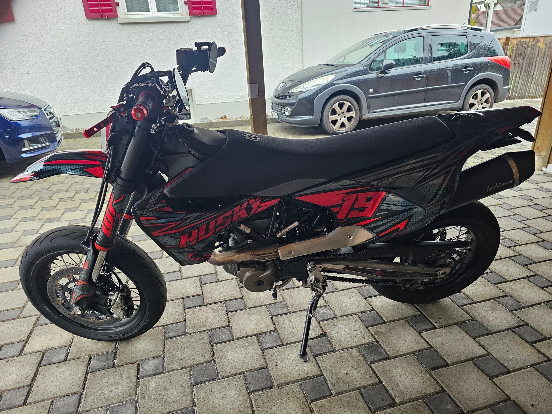 HUSQVARNA 701 Supermoto-image-3