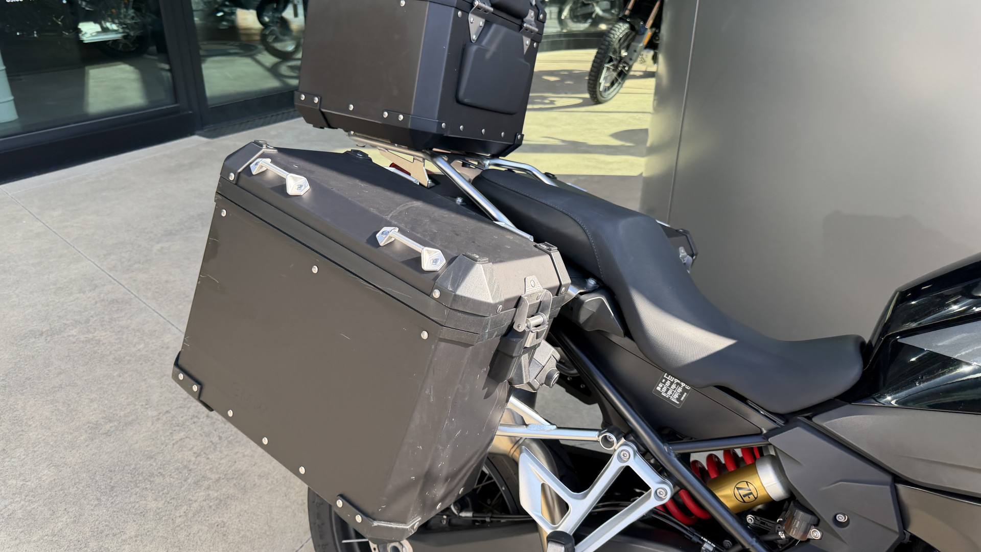 BMW F 850 GS Adventure Triple Black-image-2