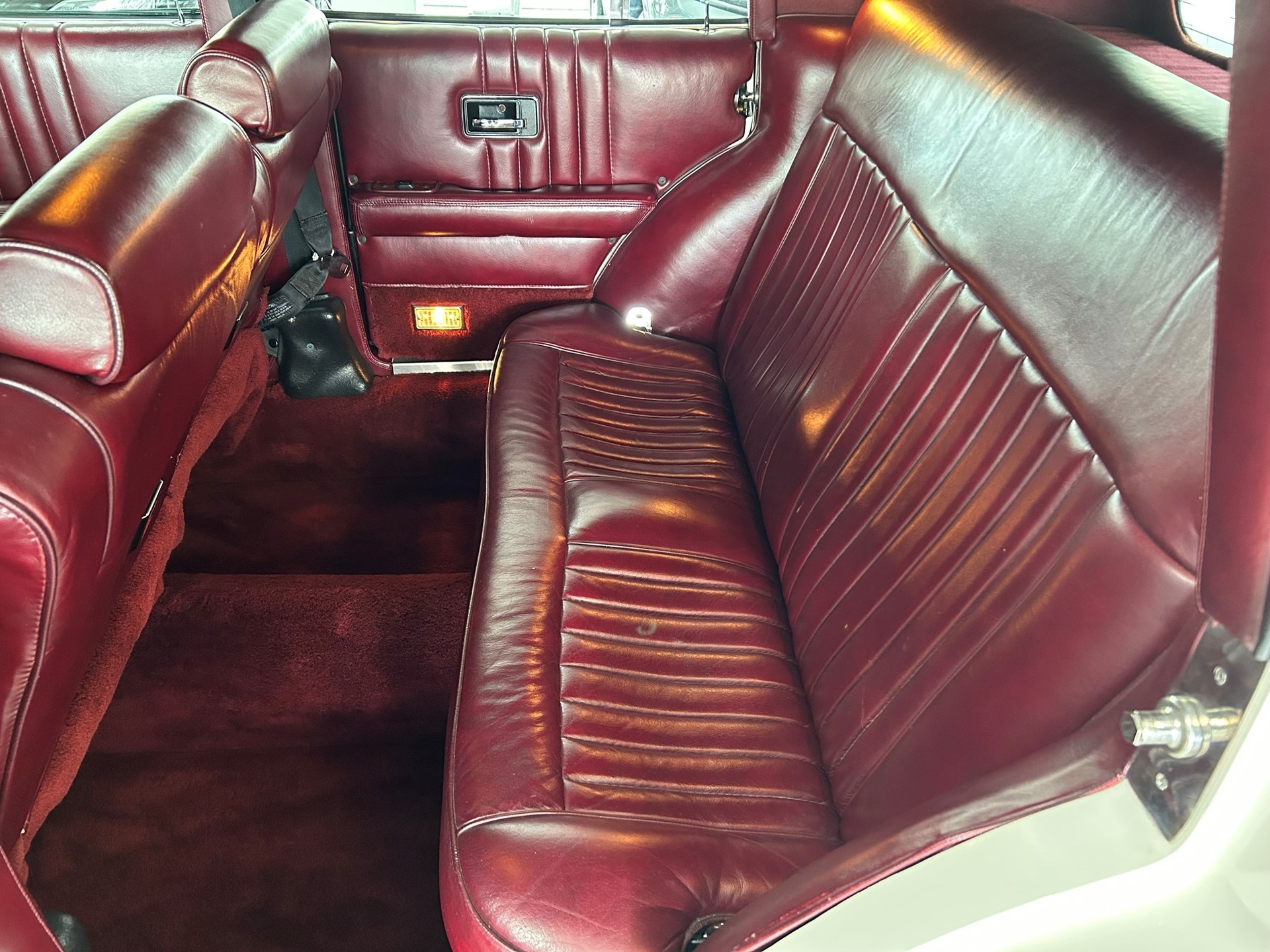 EXCALIBUR Sedan Serie V-image-11