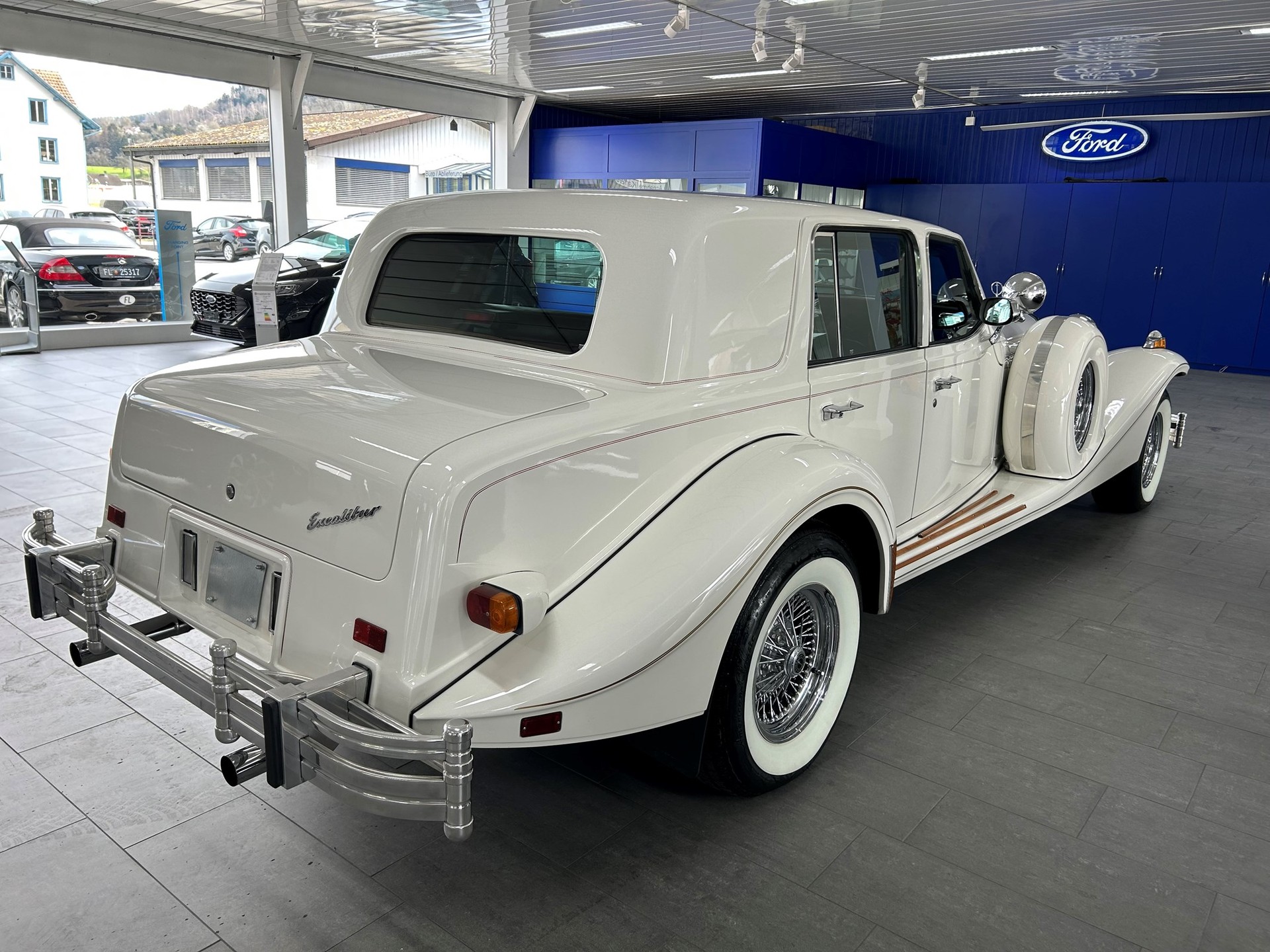 EXCALIBUR Sedan Serie V-image-6