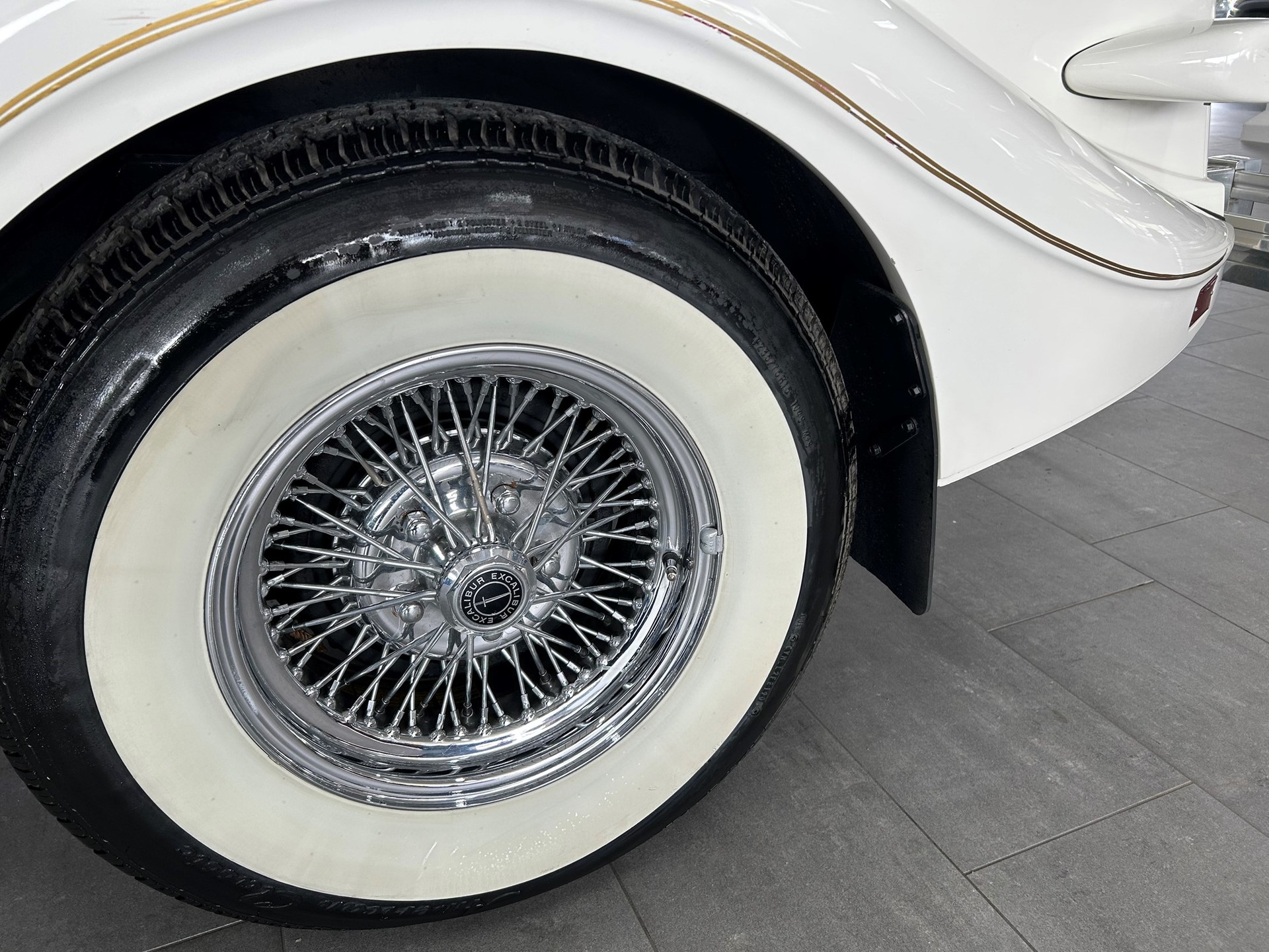 EXCALIBUR Sedan Serie V-image-7