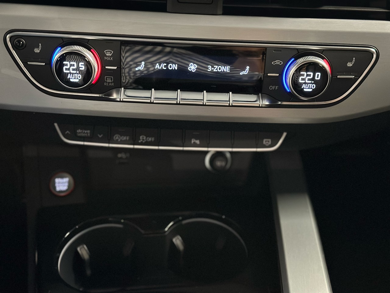 AUDI RS4 Avant quattro tiptronic-image-16