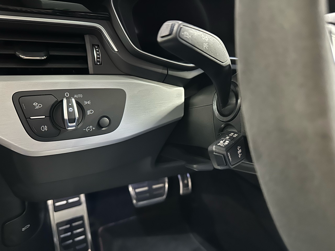 AUDI RS4 Avant quattro tiptronic-image-21