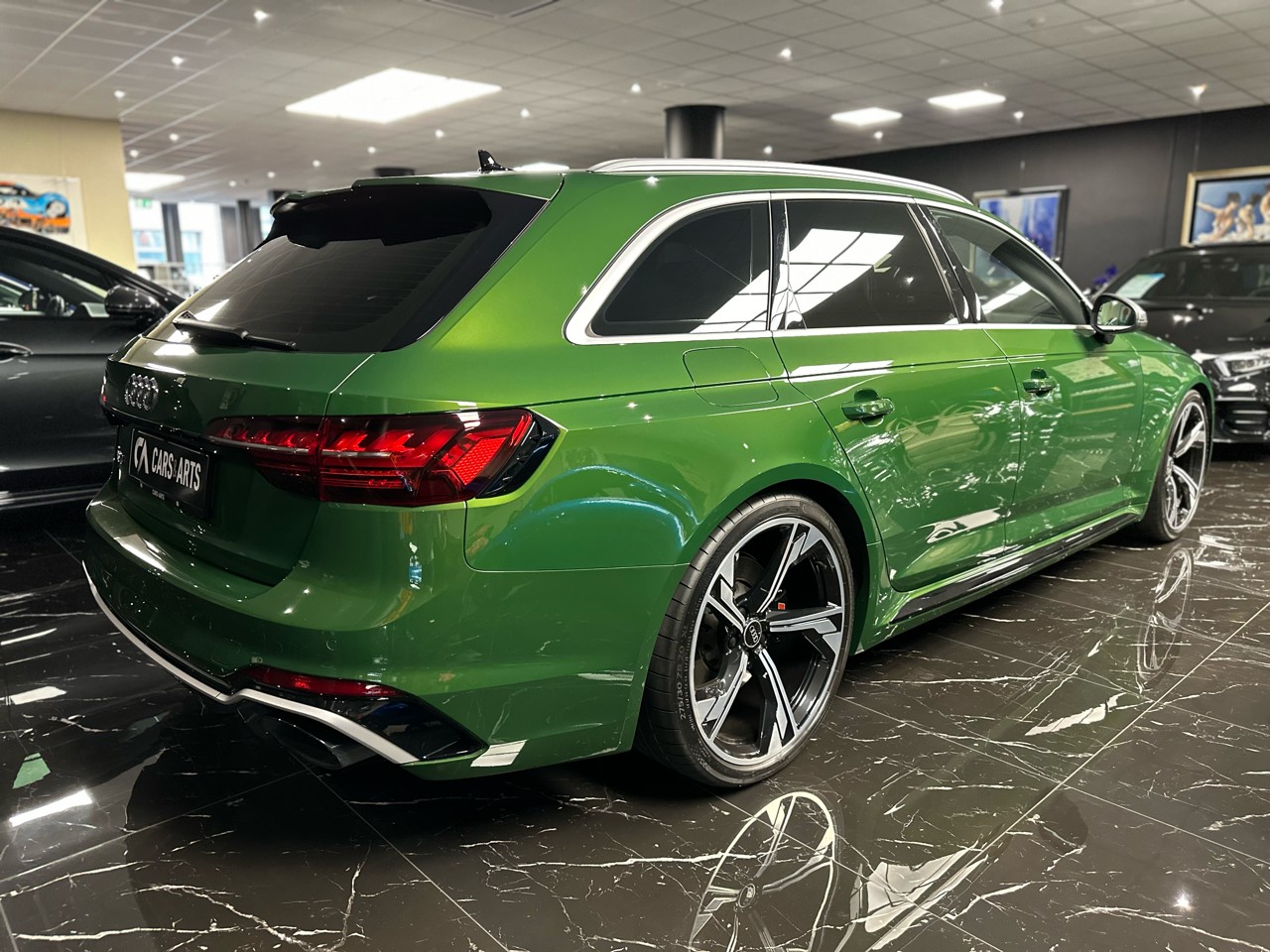 AUDI RS4 Avant quattro tiptronic-image-9