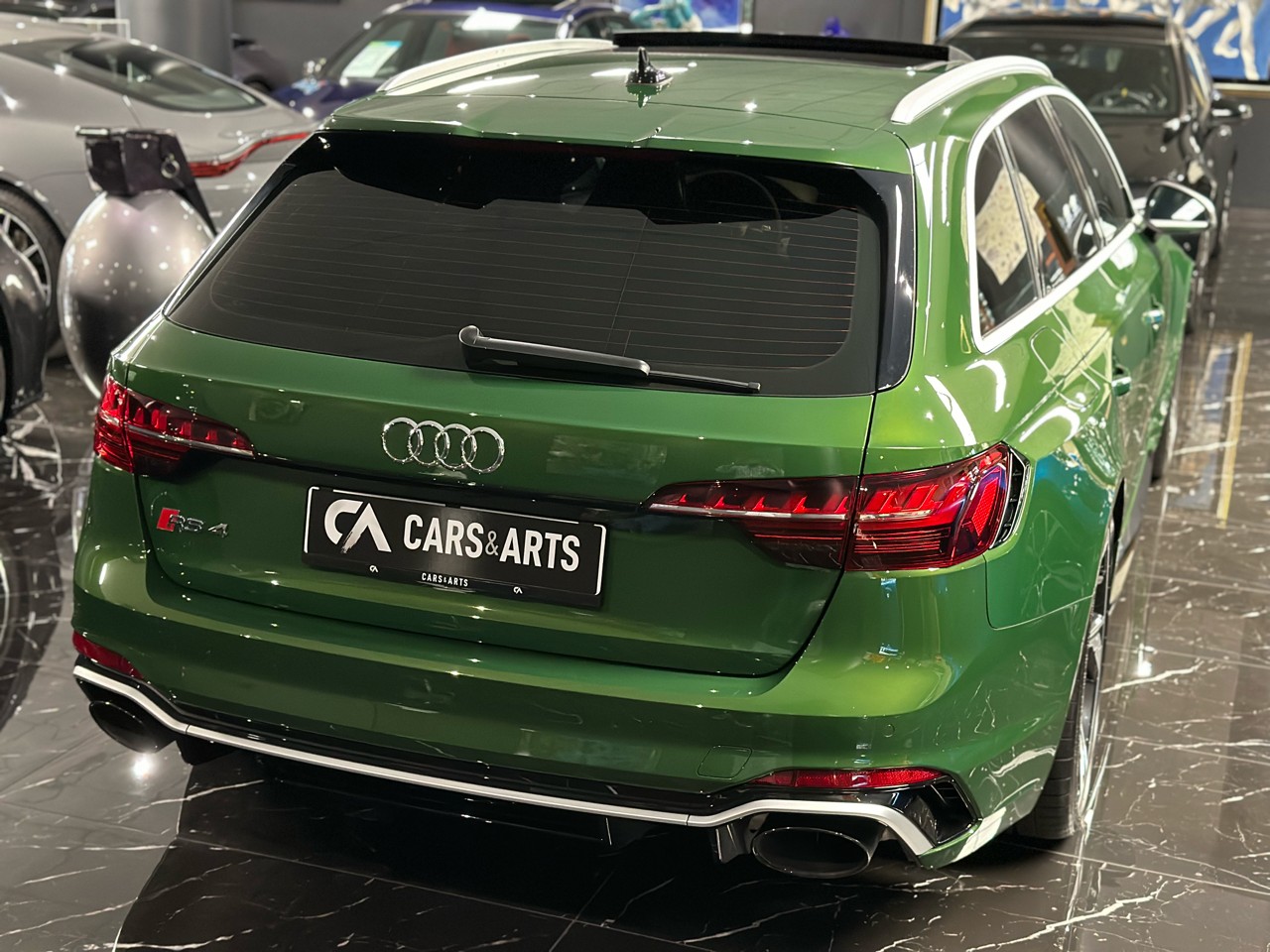 AUDI RS4 Avant quattro tiptronic-image-8