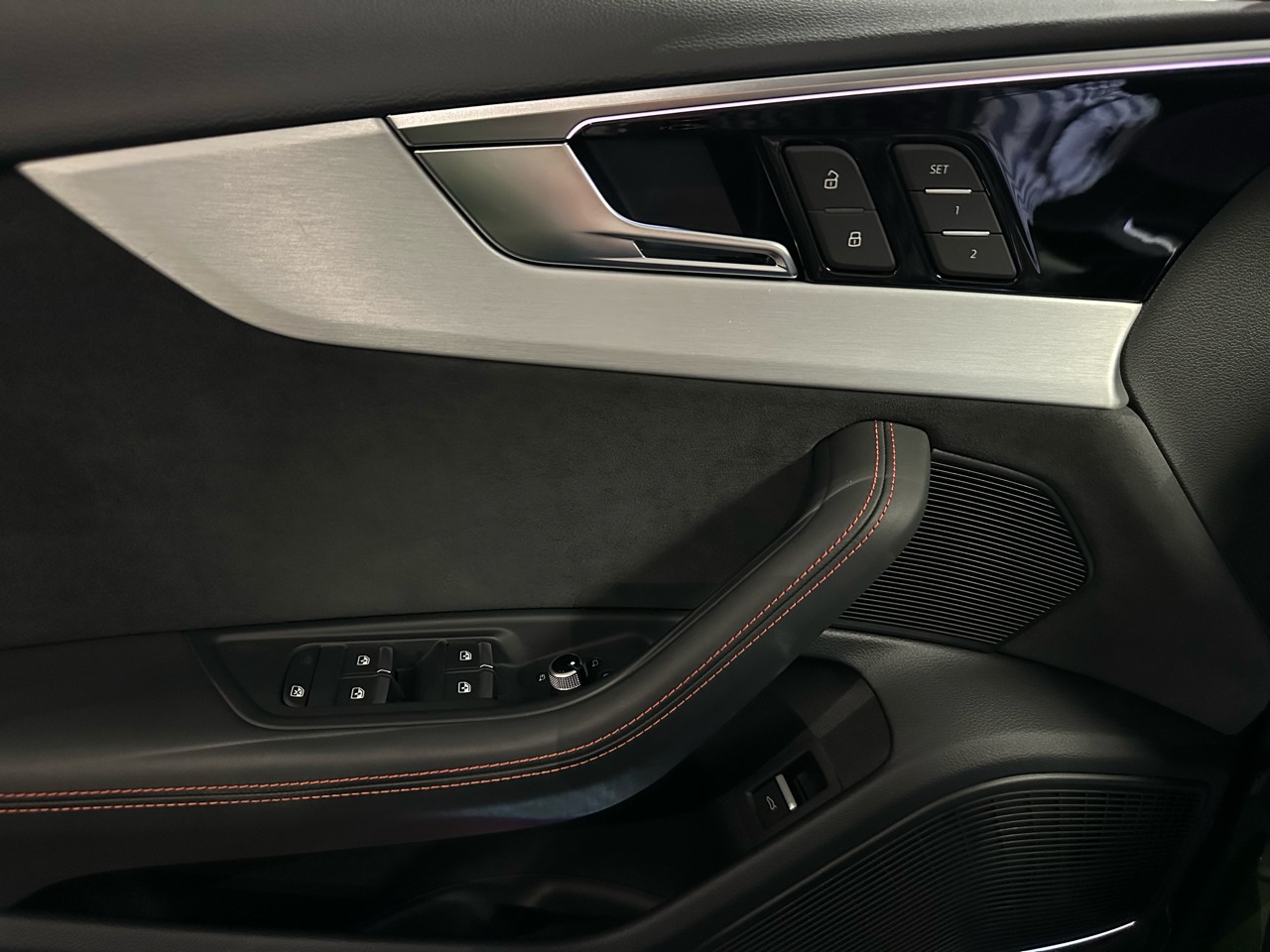 AUDI RS4 Avant quattro tiptronic-image-20