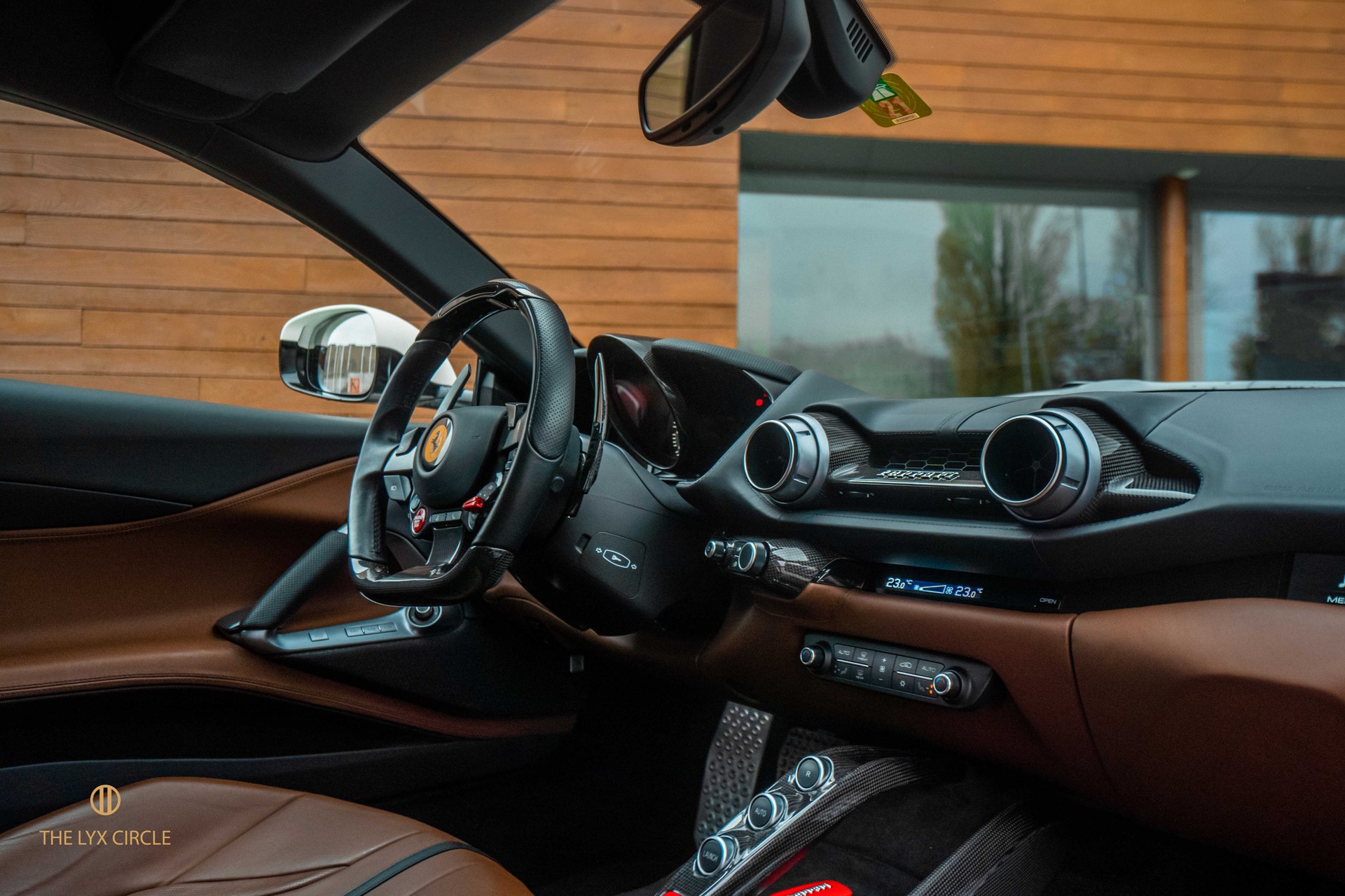 FERRARI 812 Superfast-image-11