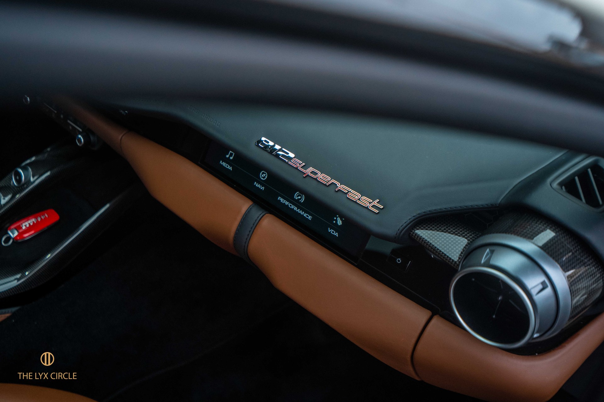 FERRARI 812 Superfast-image-12
