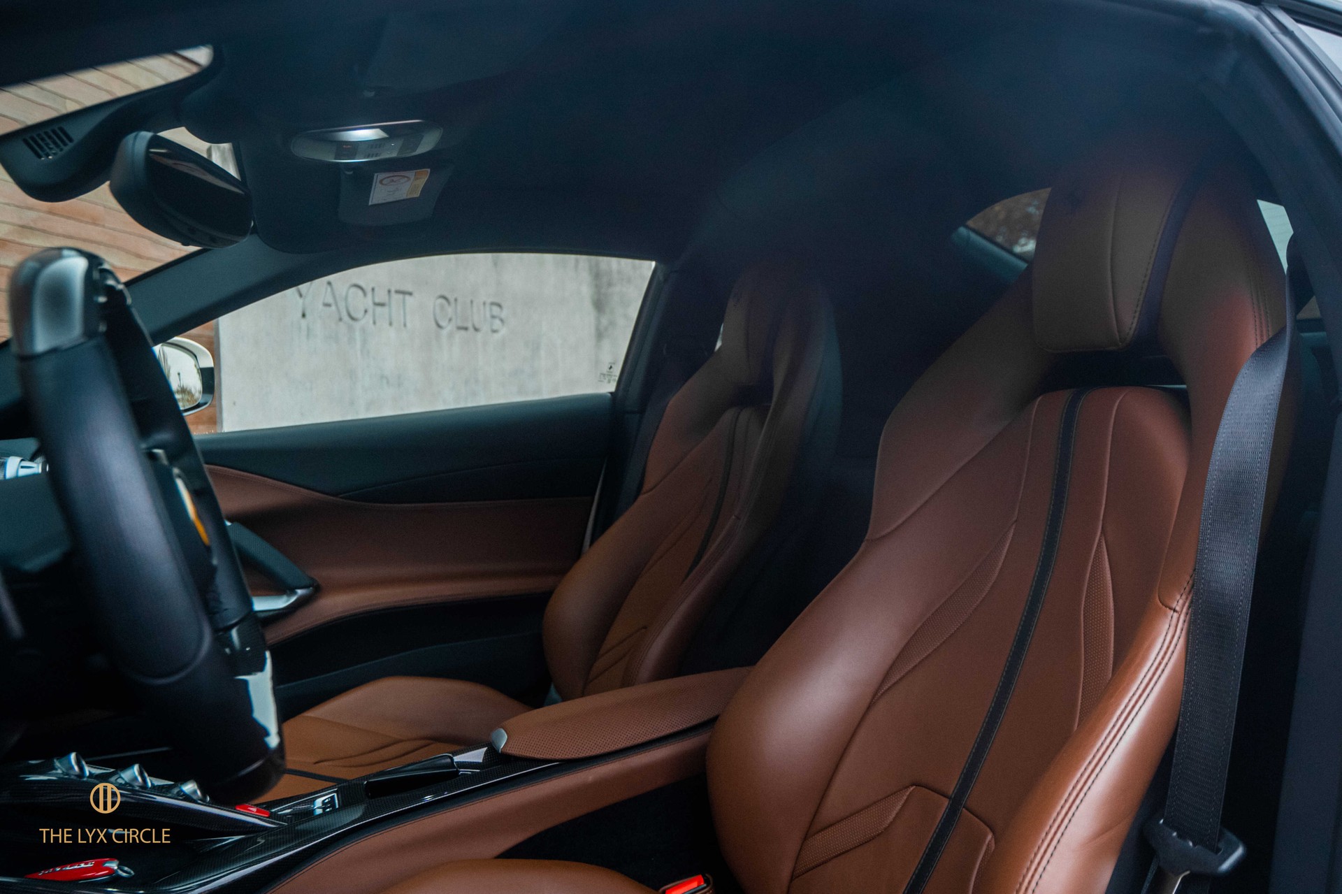 FERRARI 812 Superfast-image-10