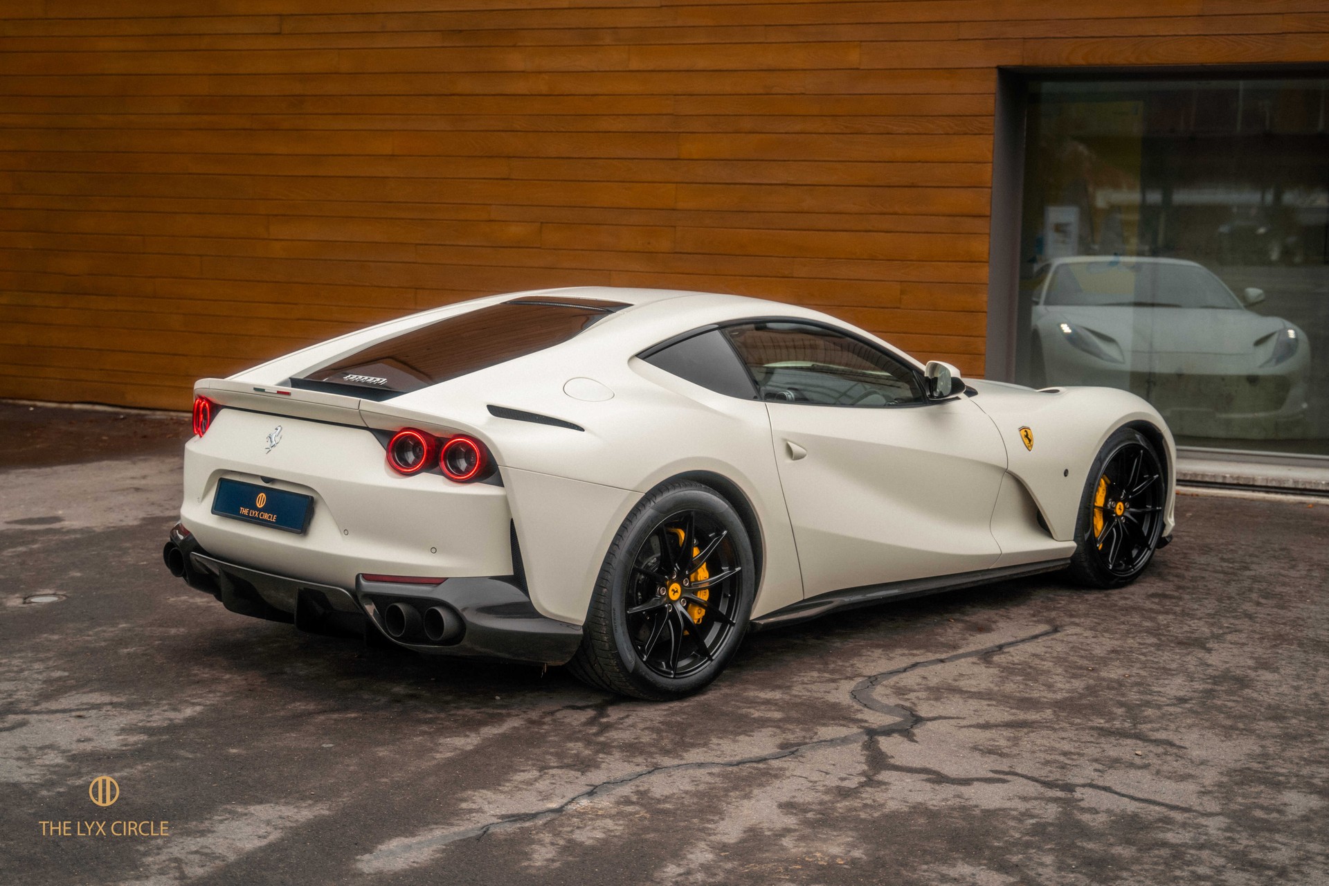 FERRARI 812 Superfast-image-4