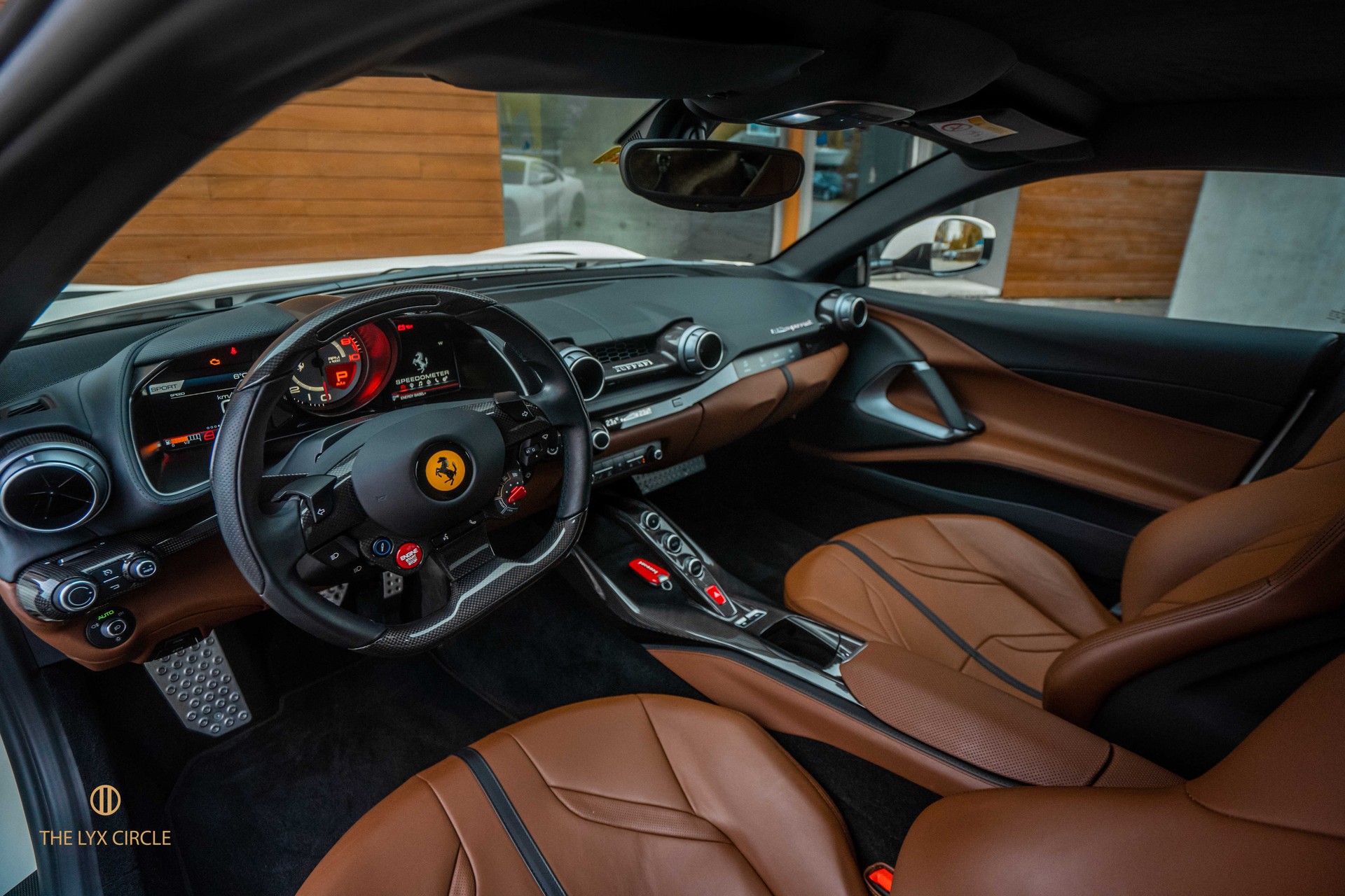 FERRARI 812 Superfast-image-8