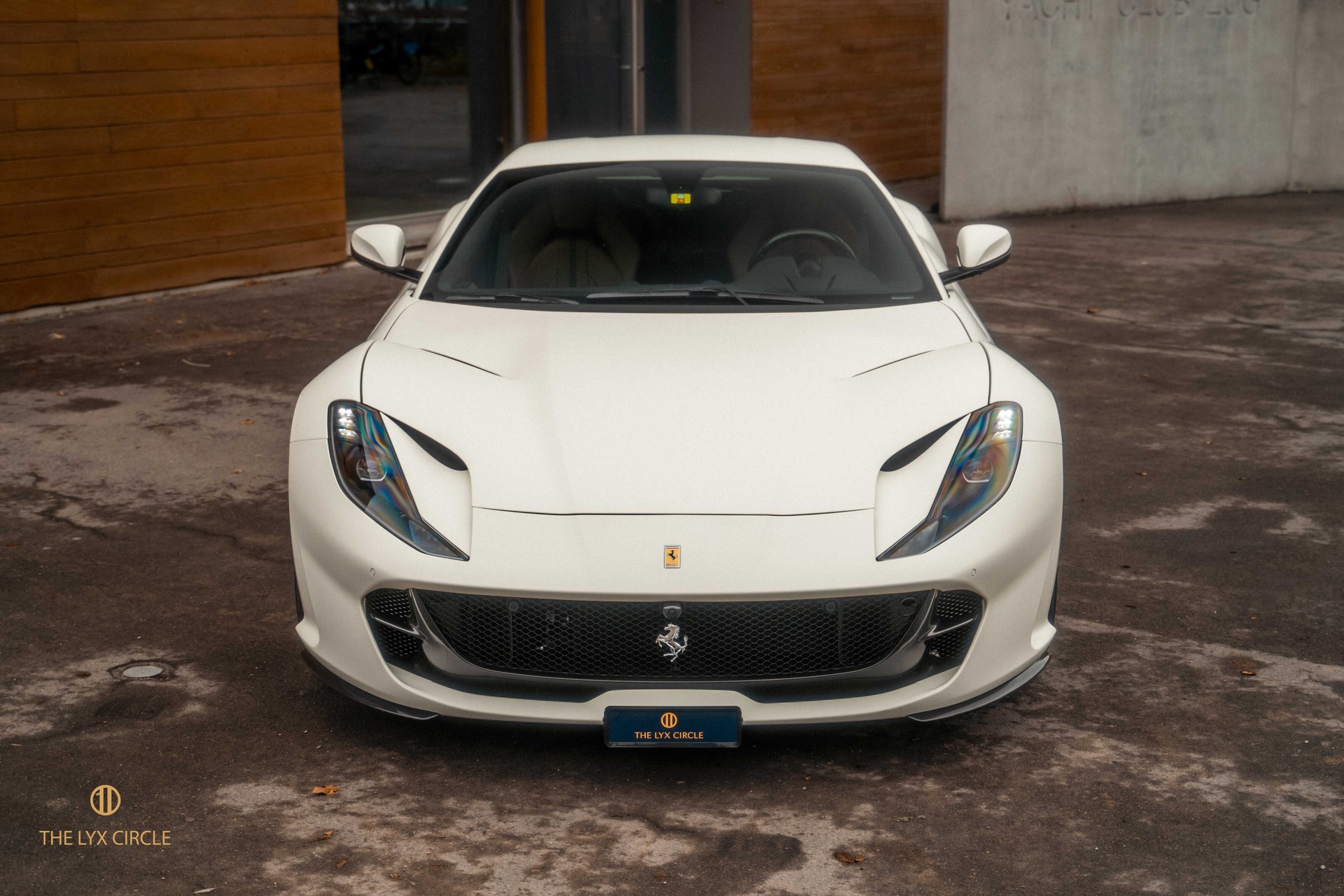 FERRARI 812 Superfast-image-2