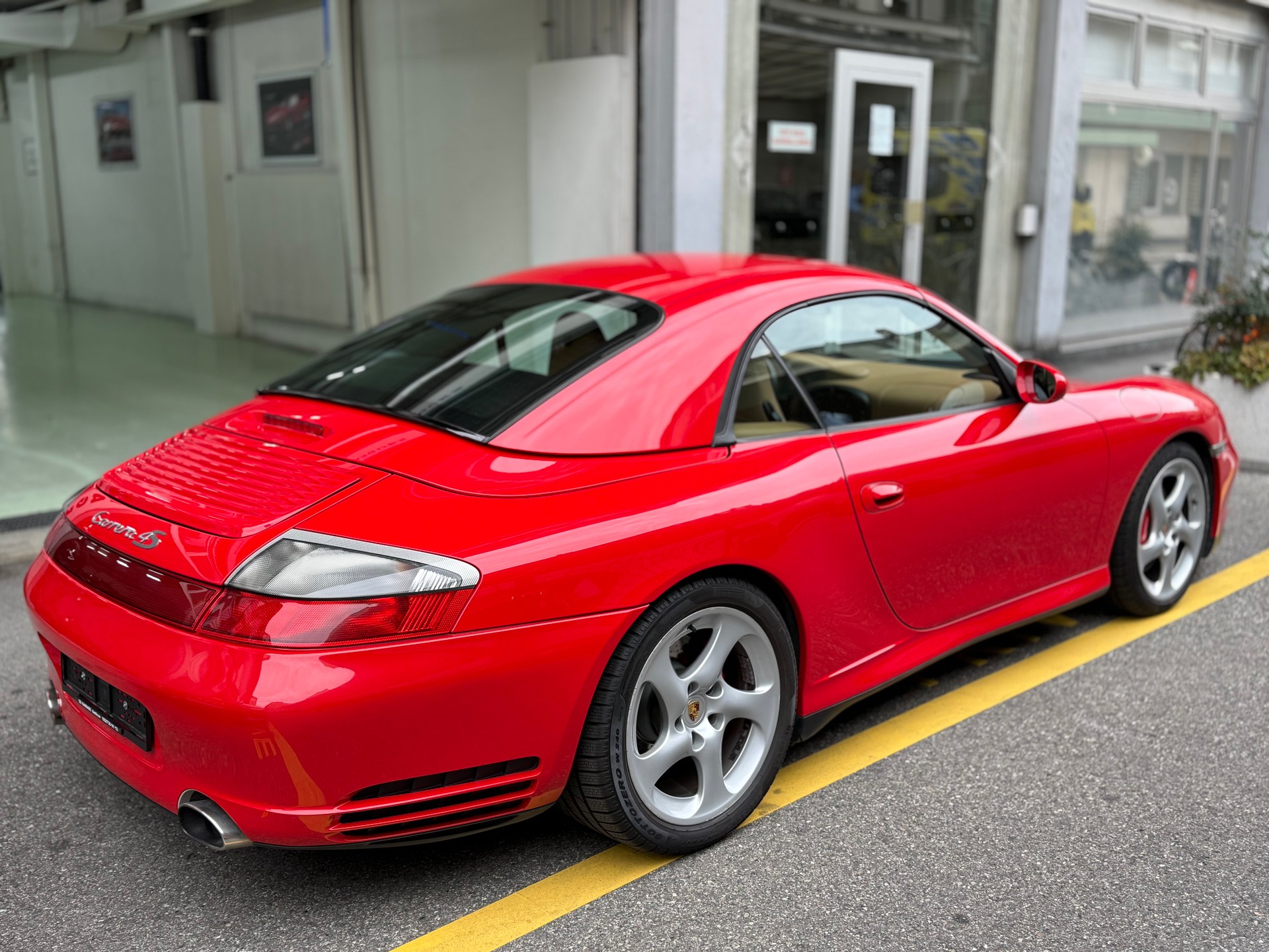 PORSCHE 911 Carrera 4S Cabrio-image-13