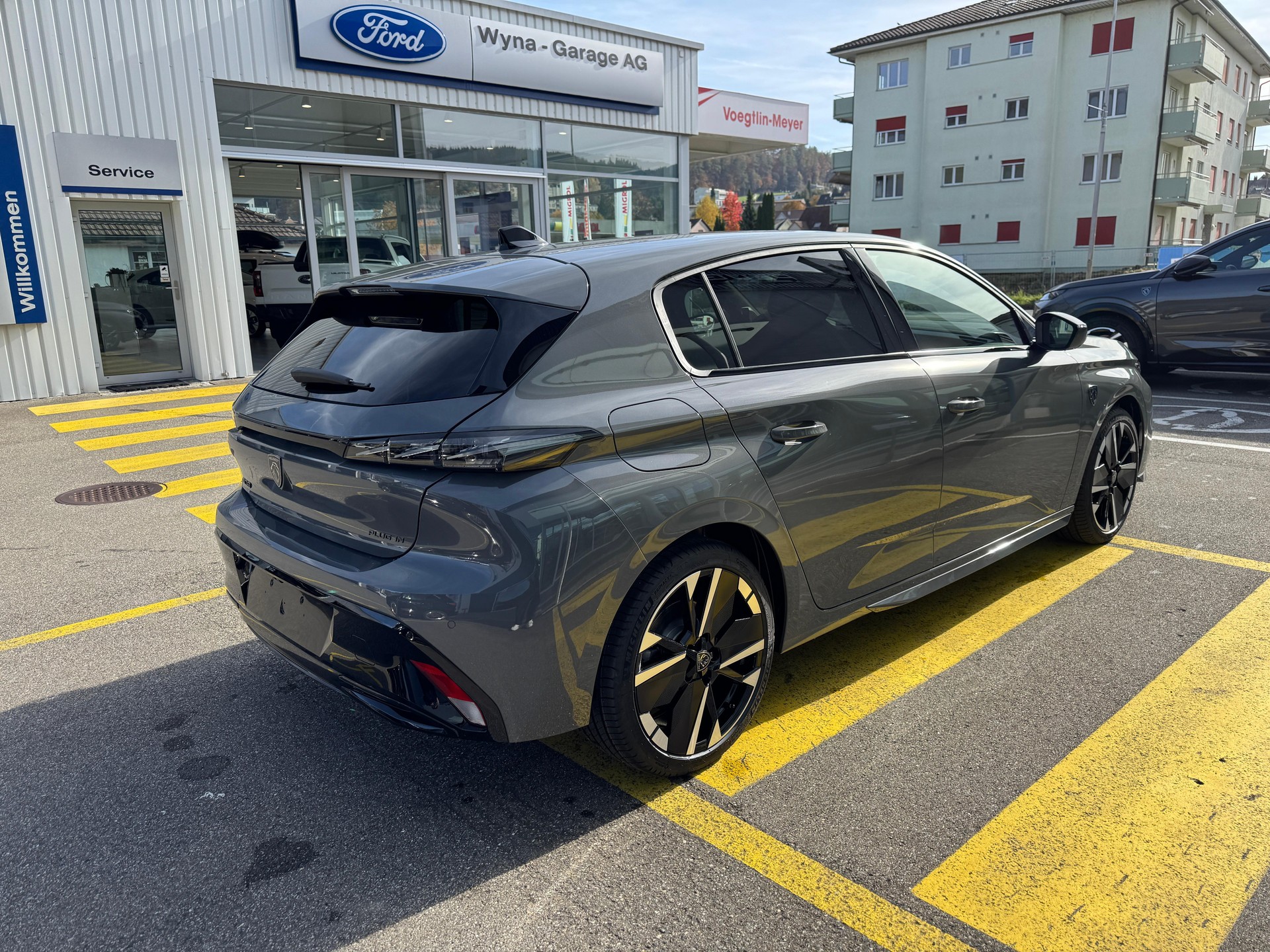 PEUGEOT 308 1.6 PHEV 195 GT-image-3