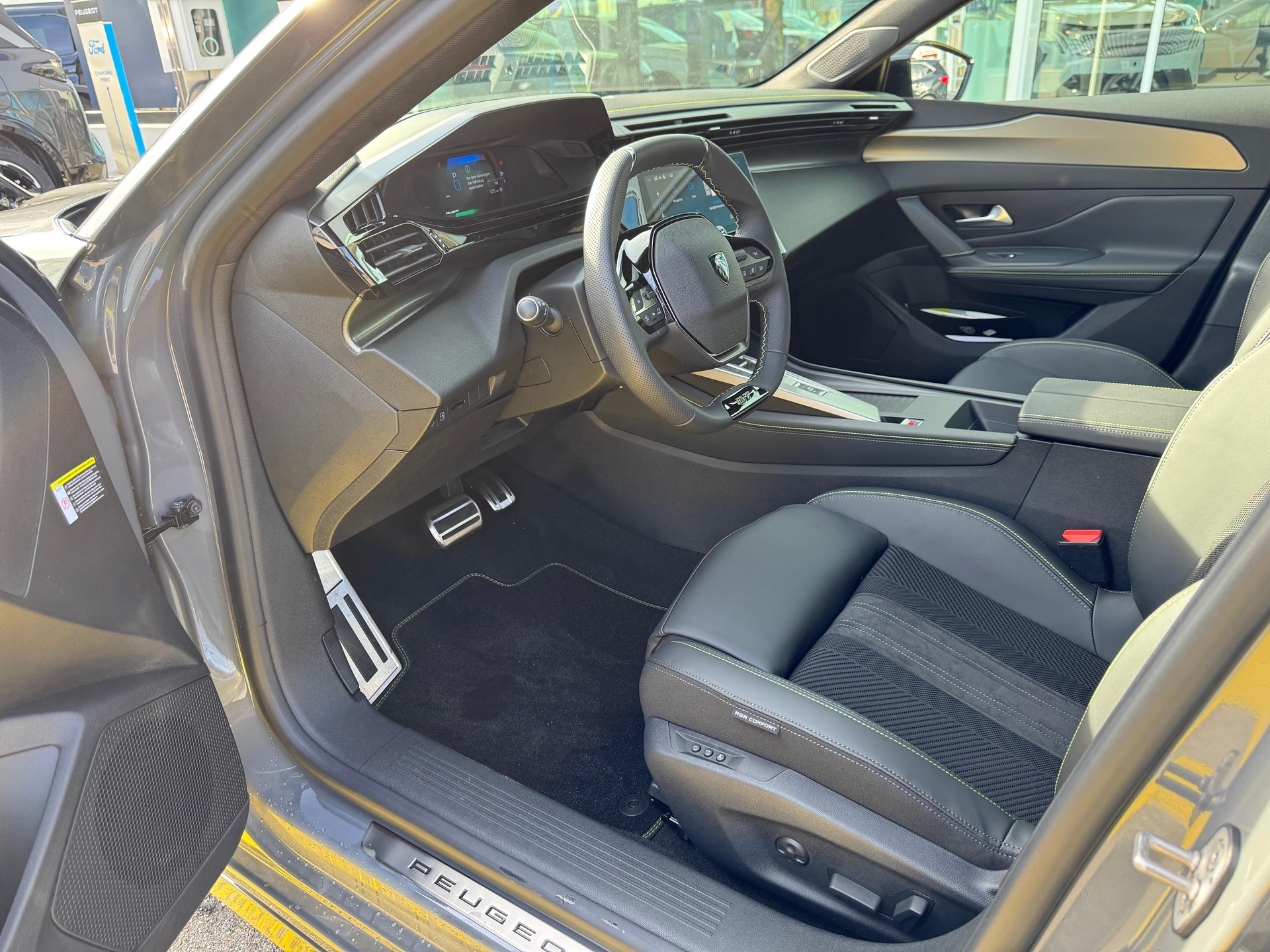 PEUGEOT 308 1.6 PHEV 195 GT-image-9