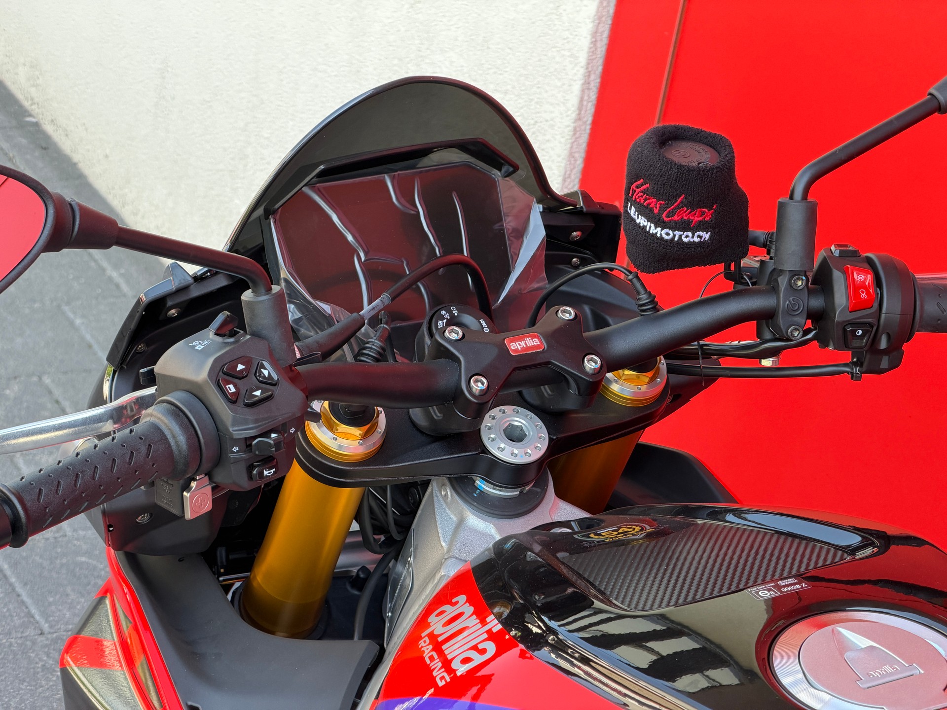 APRILIA Tuono V4 1100 Factory-image-8