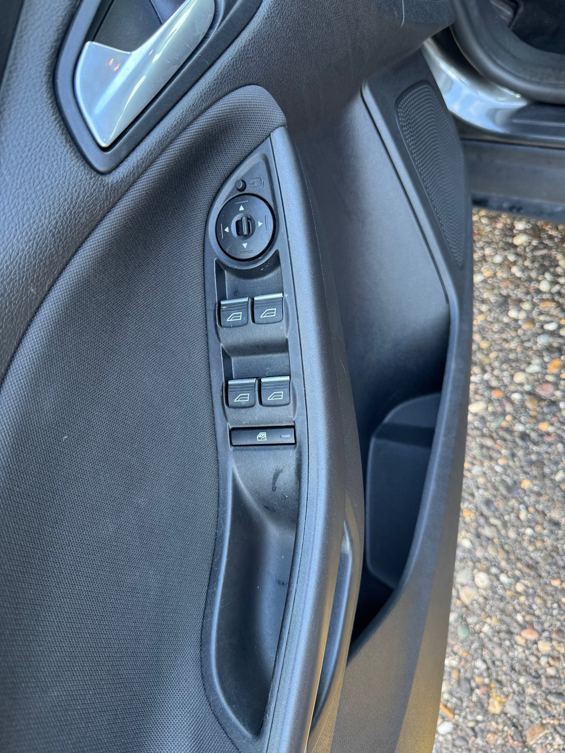 FORD Focus 1.0 SCTi Trend Automatic-image-6