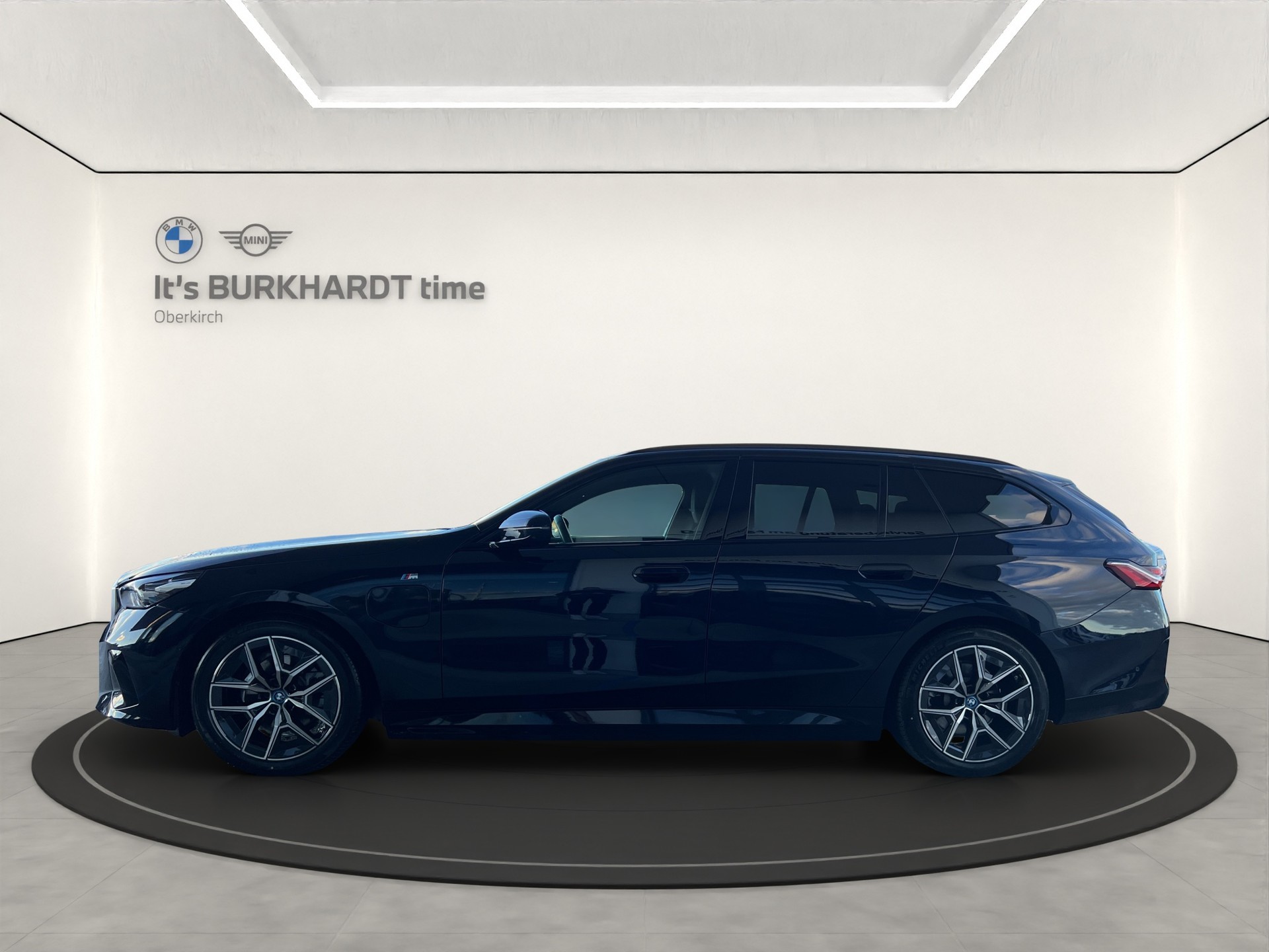 BMW 530e xDr Tour M Sport-showroom-element-1