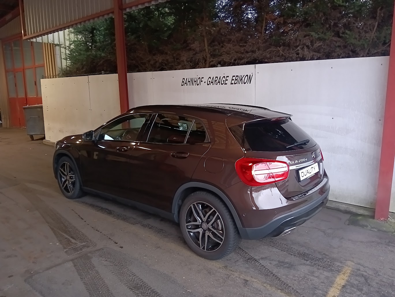MERCEDES-BENZ GLA 200 CDI Swiss Star Edition Urban 4Matic 7G-DCT-image-4