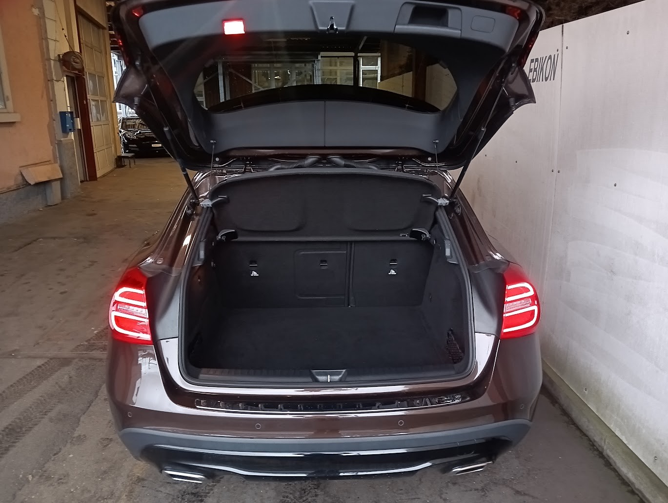 MERCEDES-BENZ GLA 200 CDI Swiss Star Edition Urban 4Matic 7G-DCT-image-11