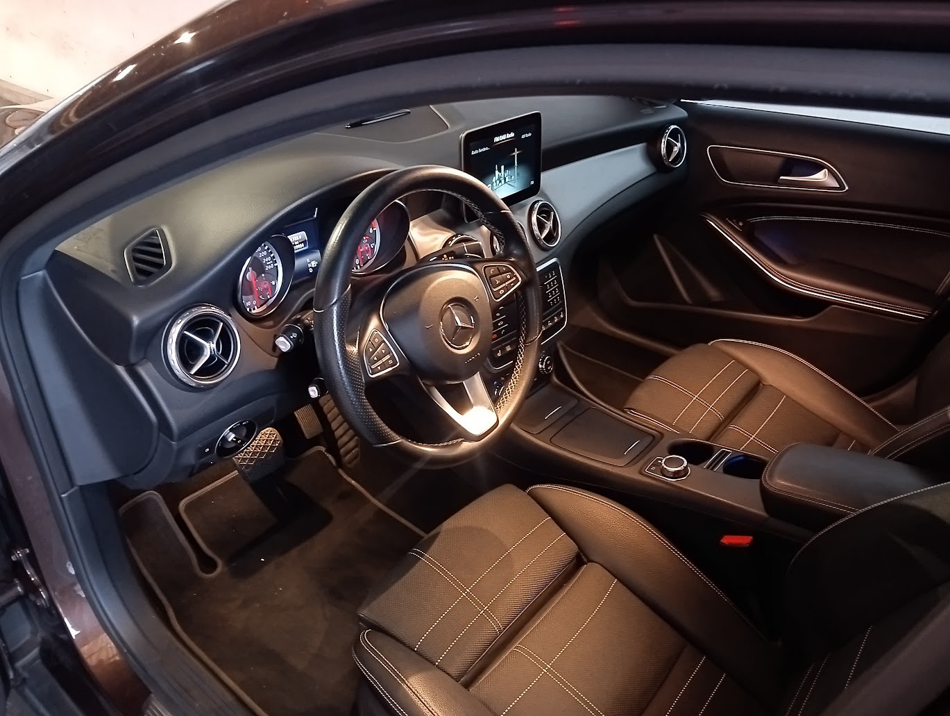MERCEDES-BENZ GLA 200 CDI Swiss Star Edition Urban 4Matic 7G-DCT-image-7