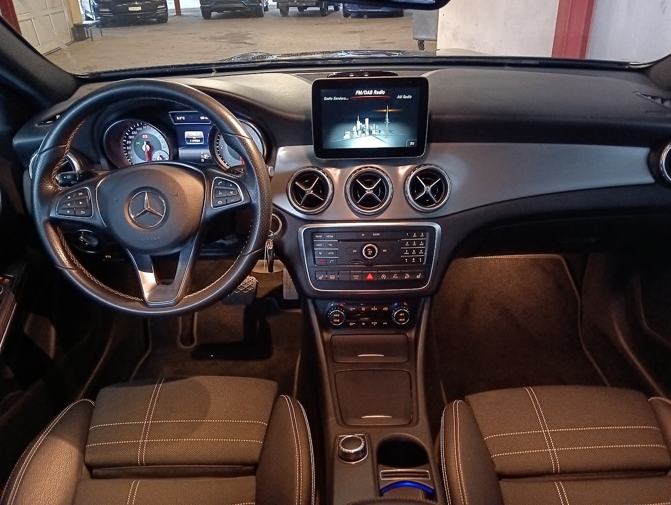 MERCEDES-BENZ GLA 200 CDI Swiss Star Edition Urban 4Matic 7G-DCT-image-6