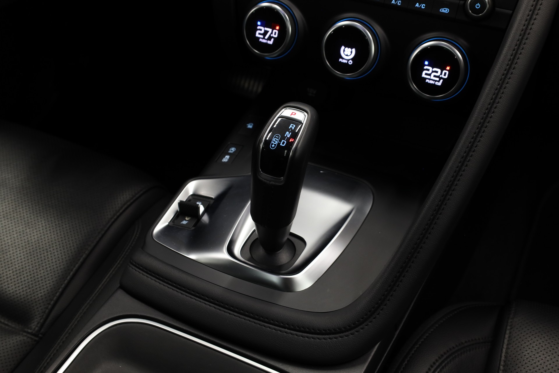 JAGUAR E-Pace 2.0 T 200 S AWD-image-21