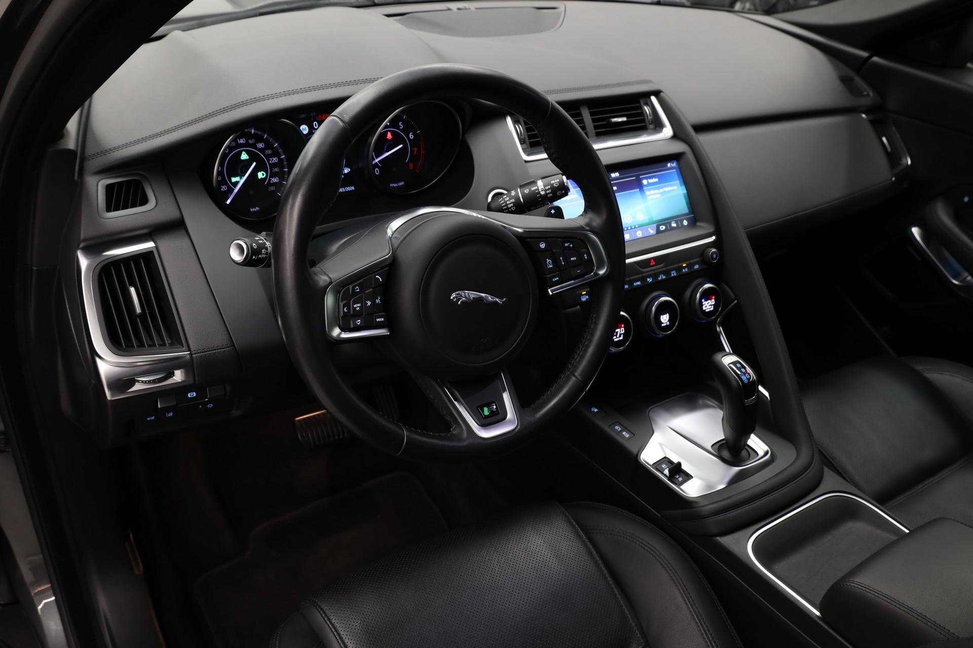 JAGUAR E-Pace 2.0 T 200 S AWD-image-16