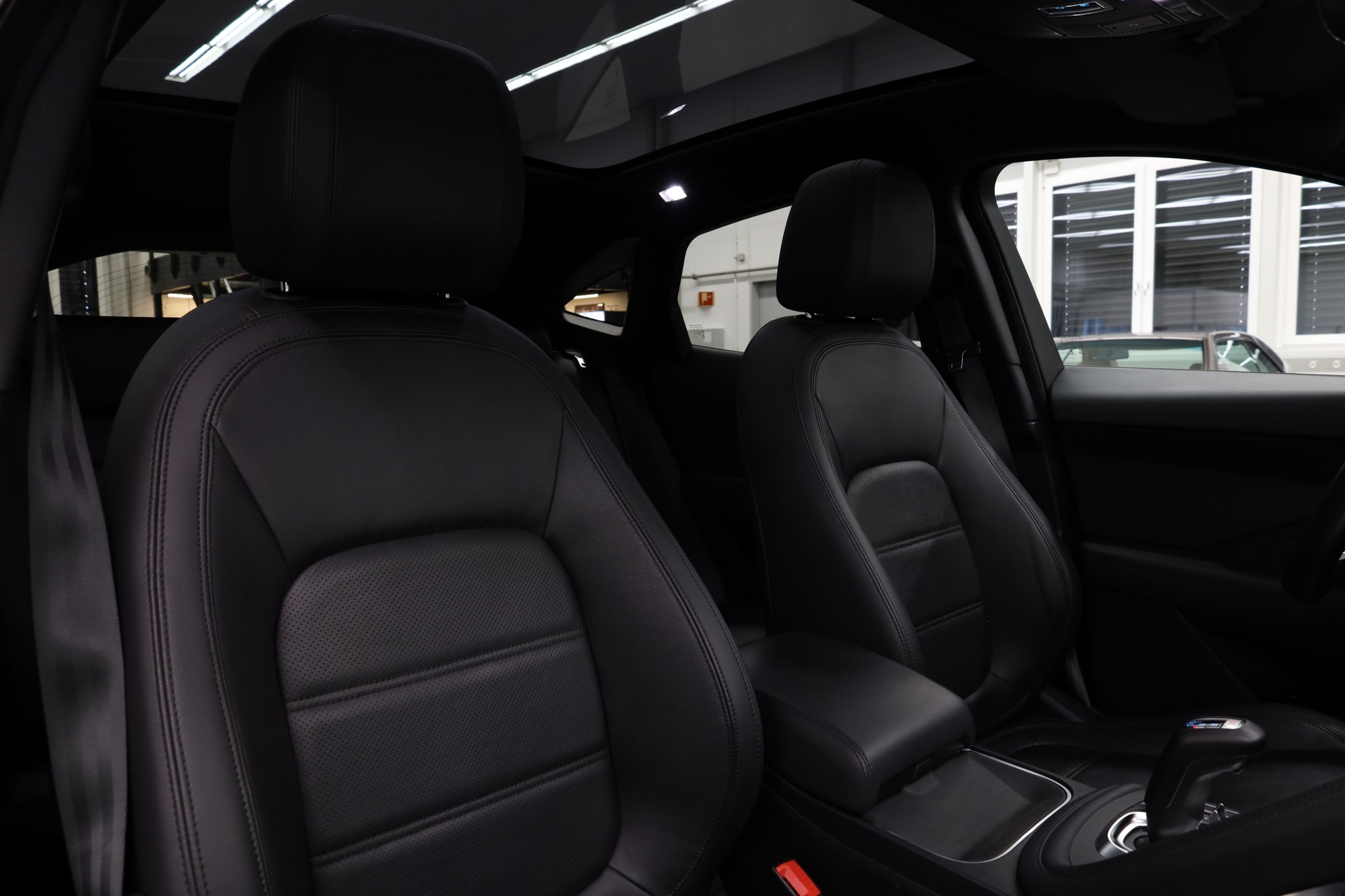 JAGUAR E-Pace 2.0 T 200 S AWD-image-18