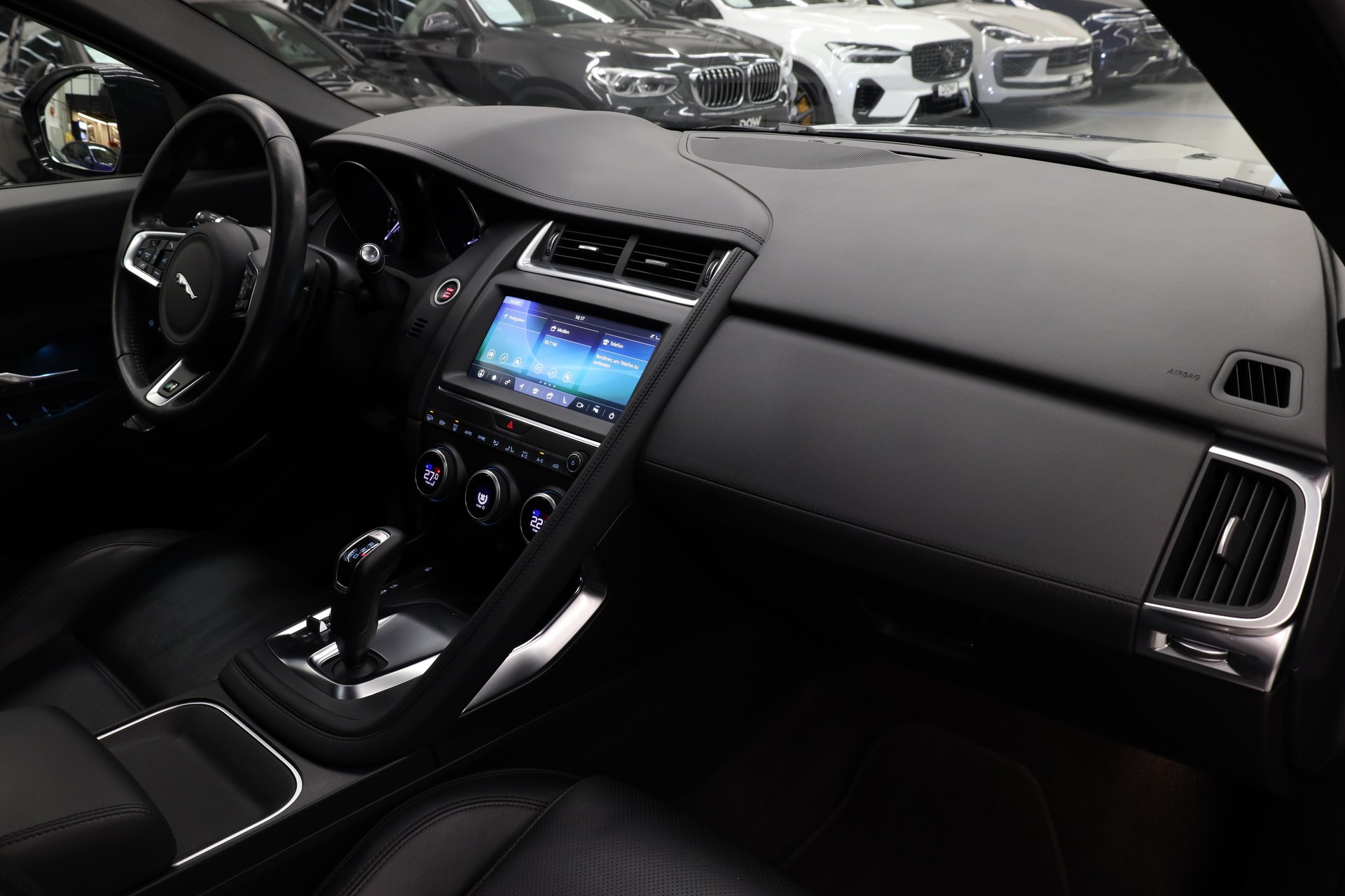 JAGUAR E-Pace 2.0 T 200 S AWD-image-17