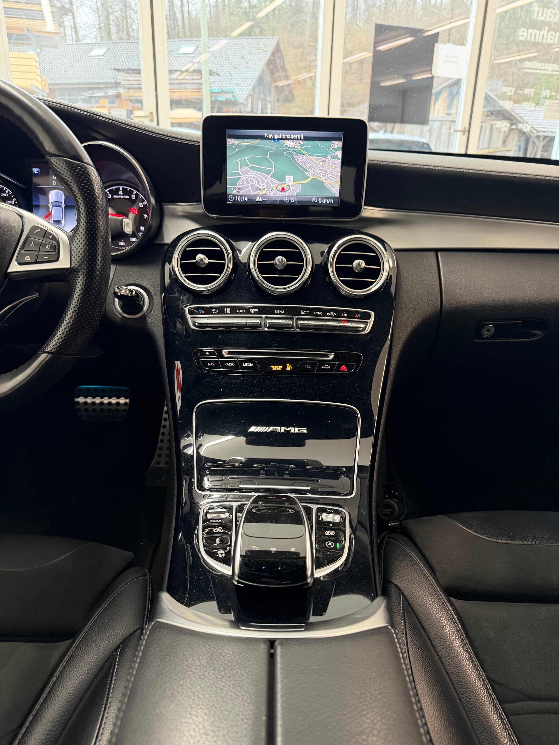 MERCEDES-BENZ C 63 AMG-image-14