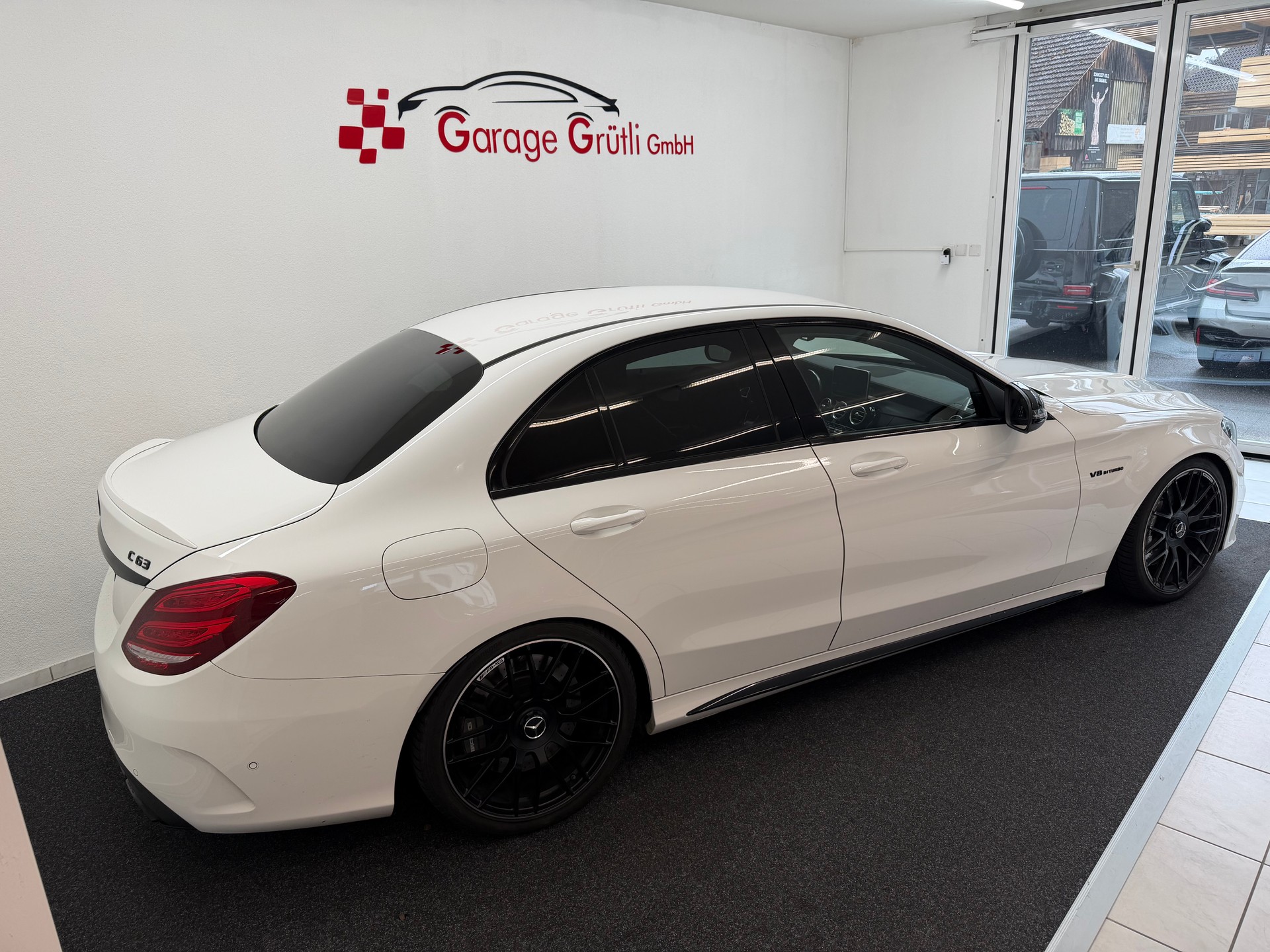 MERCEDES-BENZ C 63 AMG-image-4