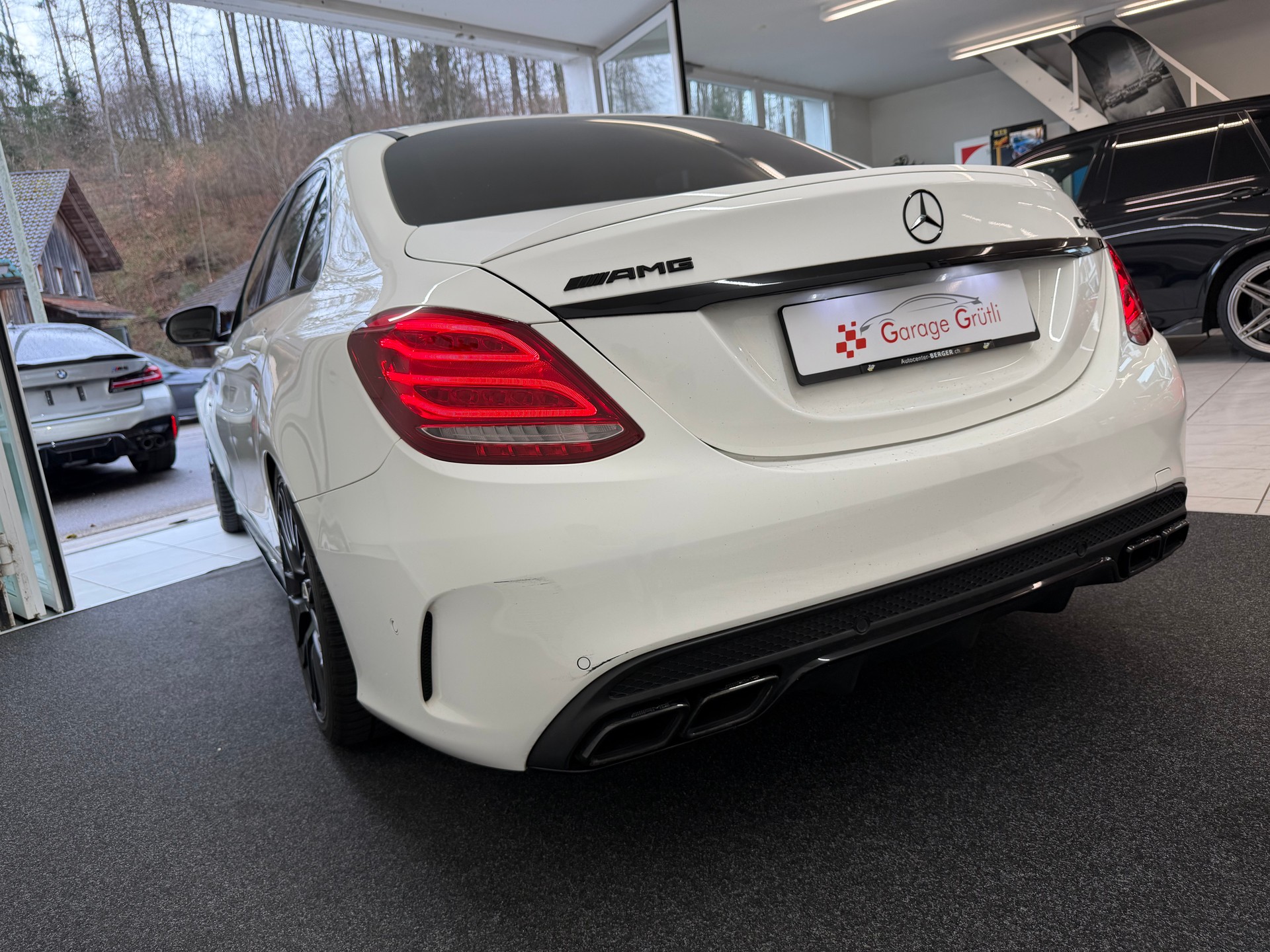 MERCEDES-BENZ C 63 AMG-image-18