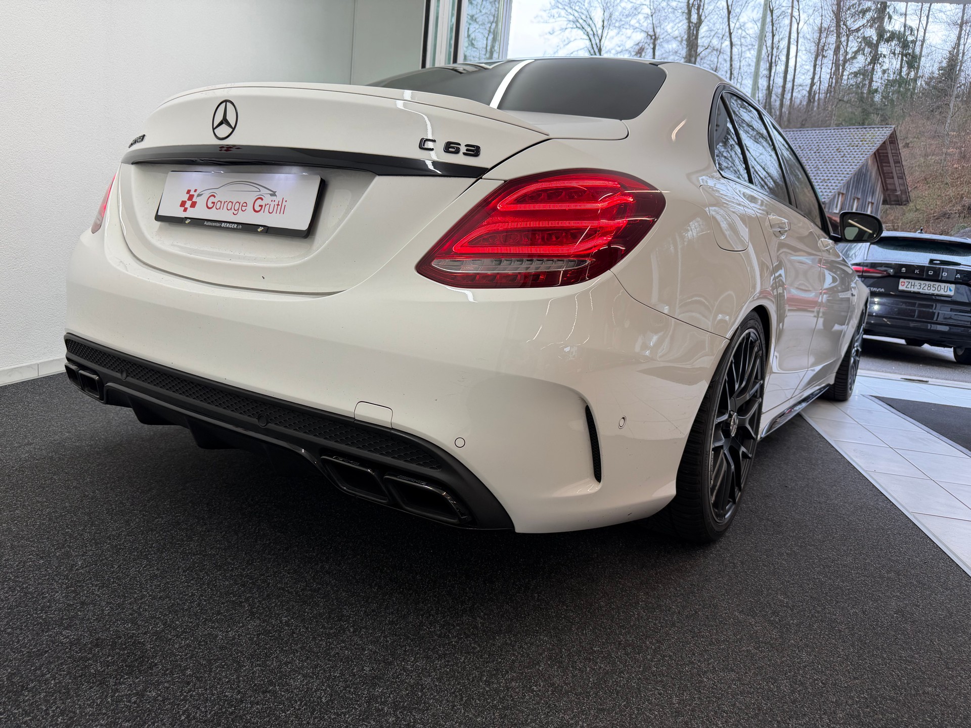 MERCEDES-BENZ C 63 AMG-image-19