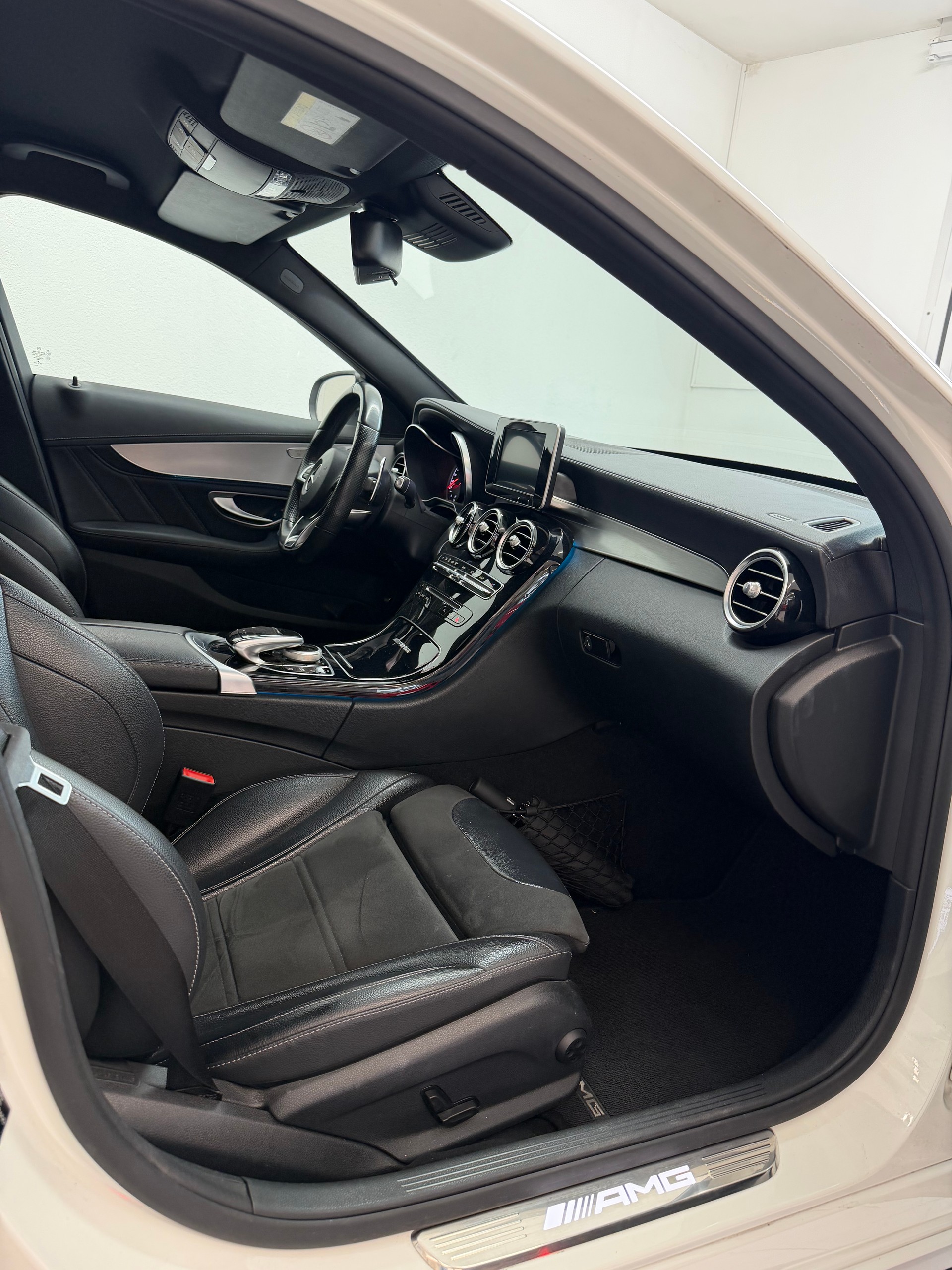 MERCEDES-BENZ C 63 AMG-image-10