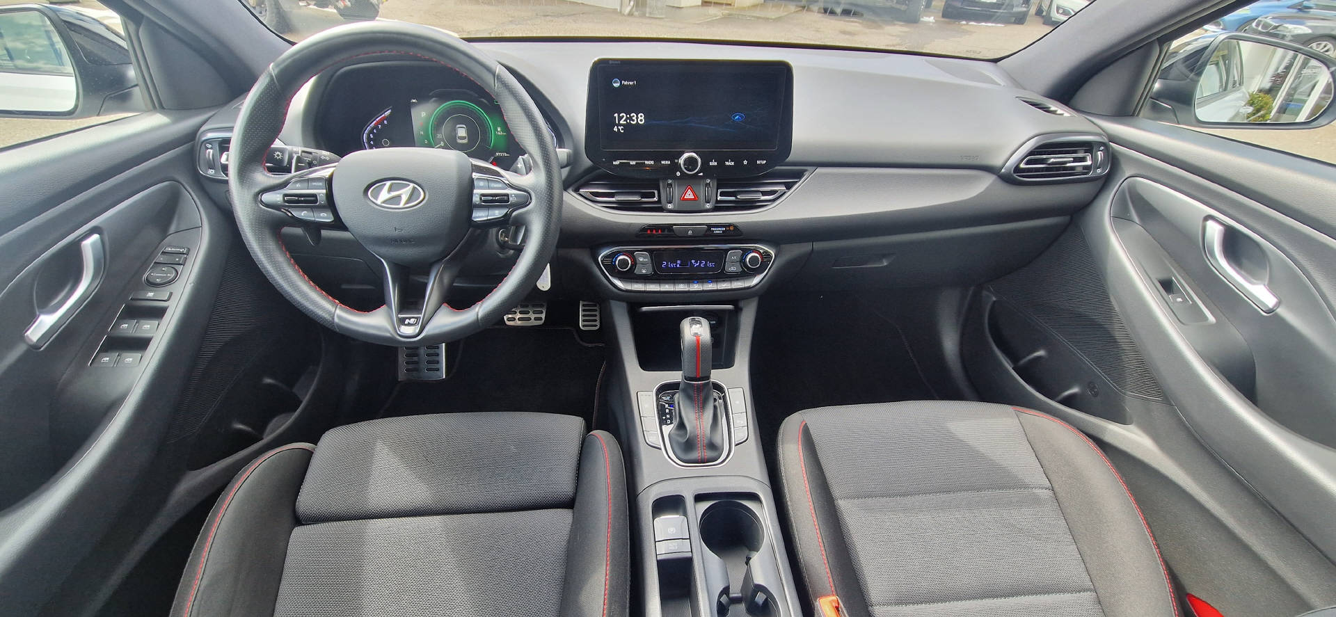 HYUNDAI i30 1.5 T-GDi N-Line-image-5