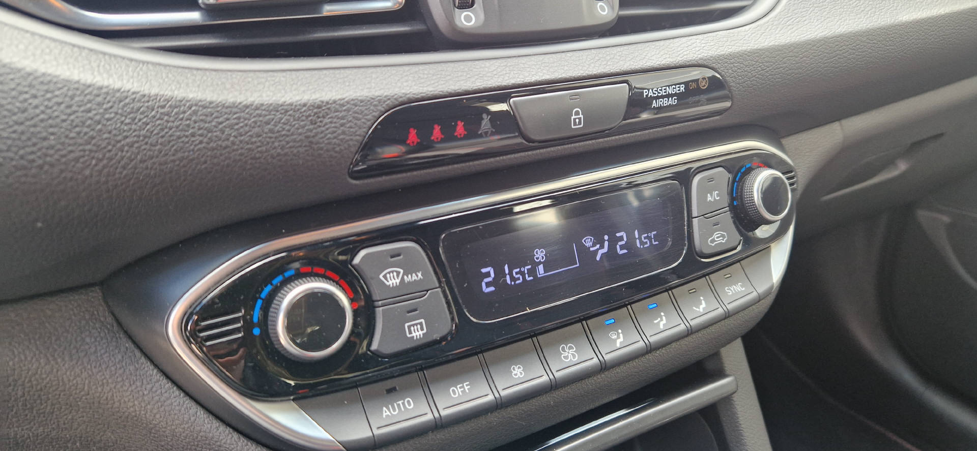 HYUNDAI i30 1.5 T-GDi N-Line-image-9