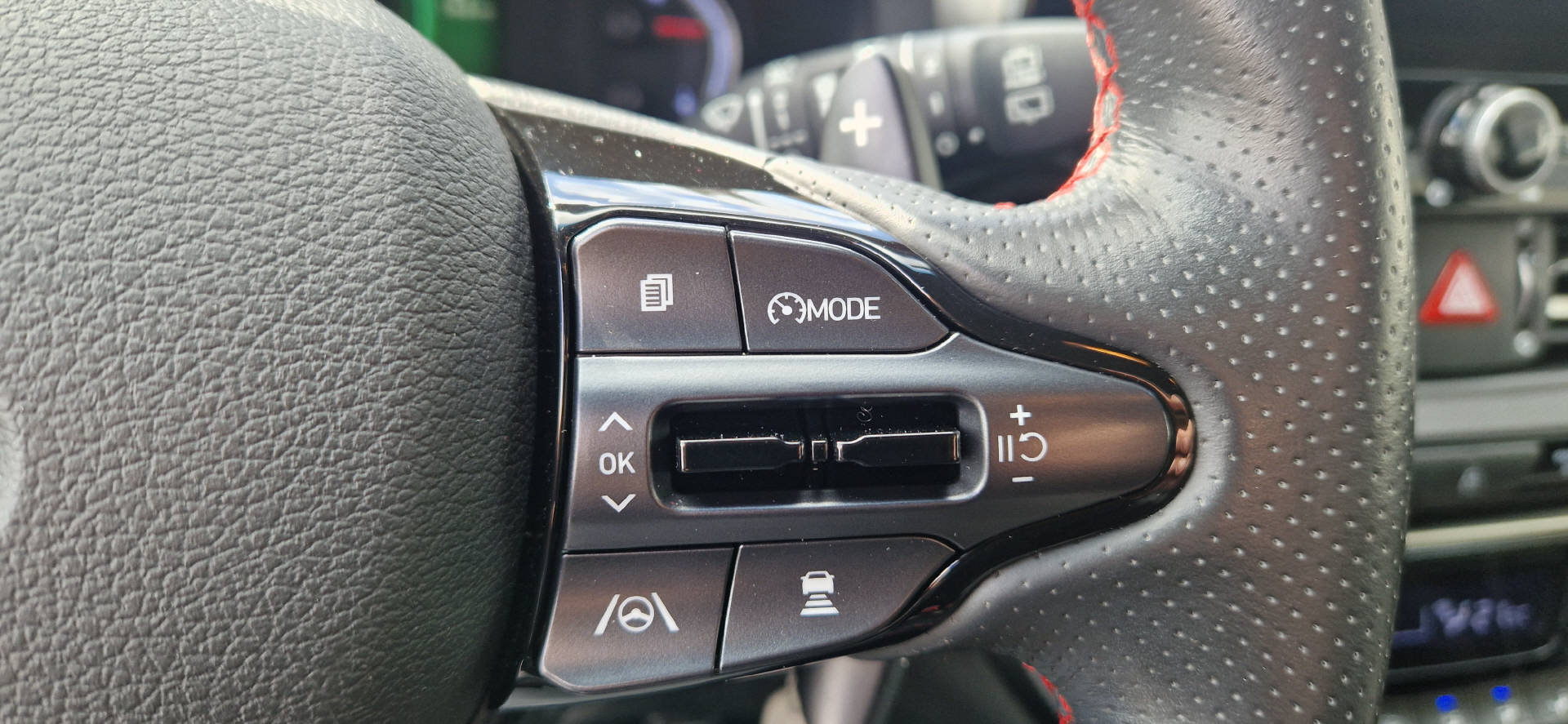 HYUNDAI i30 1.5 T-GDi N-Line-image-12
