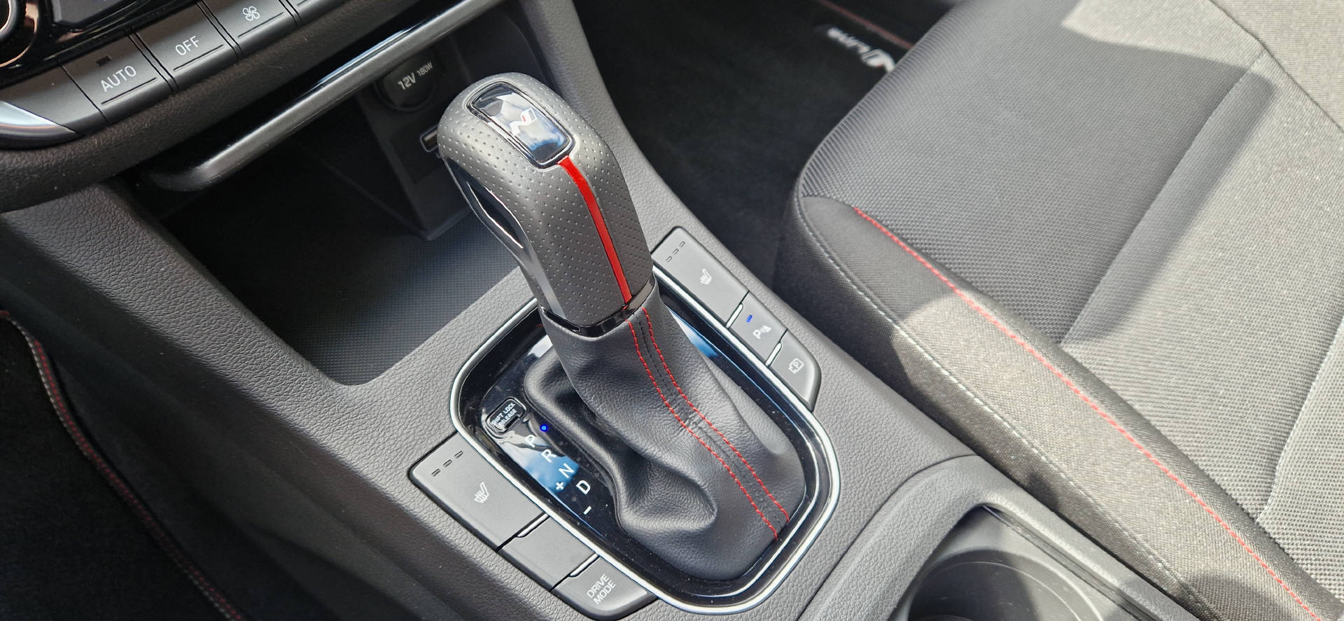 HYUNDAI i30 1.5 T-GDi N-Line-image-11