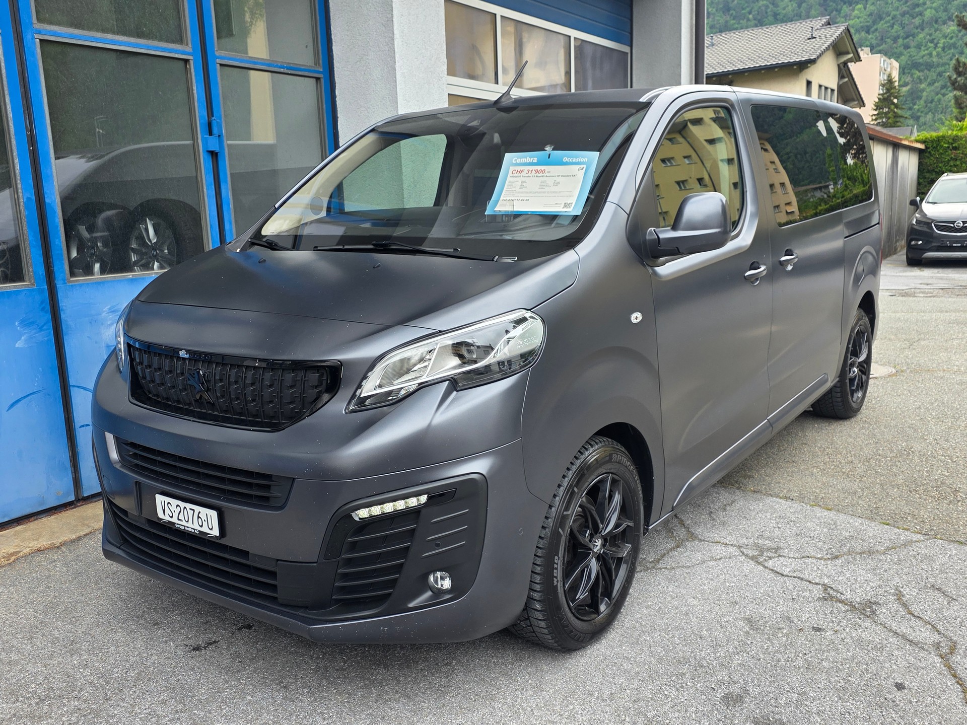 PEUGEOT Traveller 2.0 BlueHDi Business VIP Standard EAT-showroom-element-1