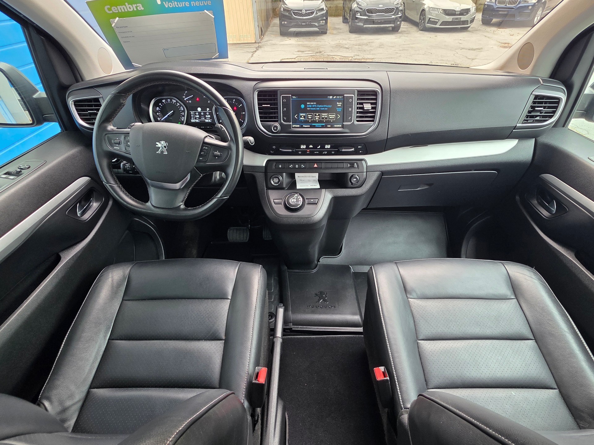 PEUGEOT Traveller 2.0 BlueHDi Business VIP Standard EAT-image-10